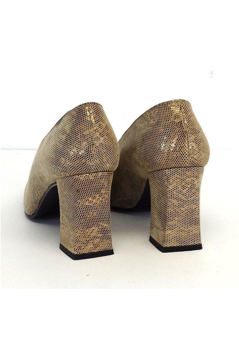 Stuart Weitzman's Gorgeous Gold Metallic Pumps - Size 7.5 - Grab Yours Now!