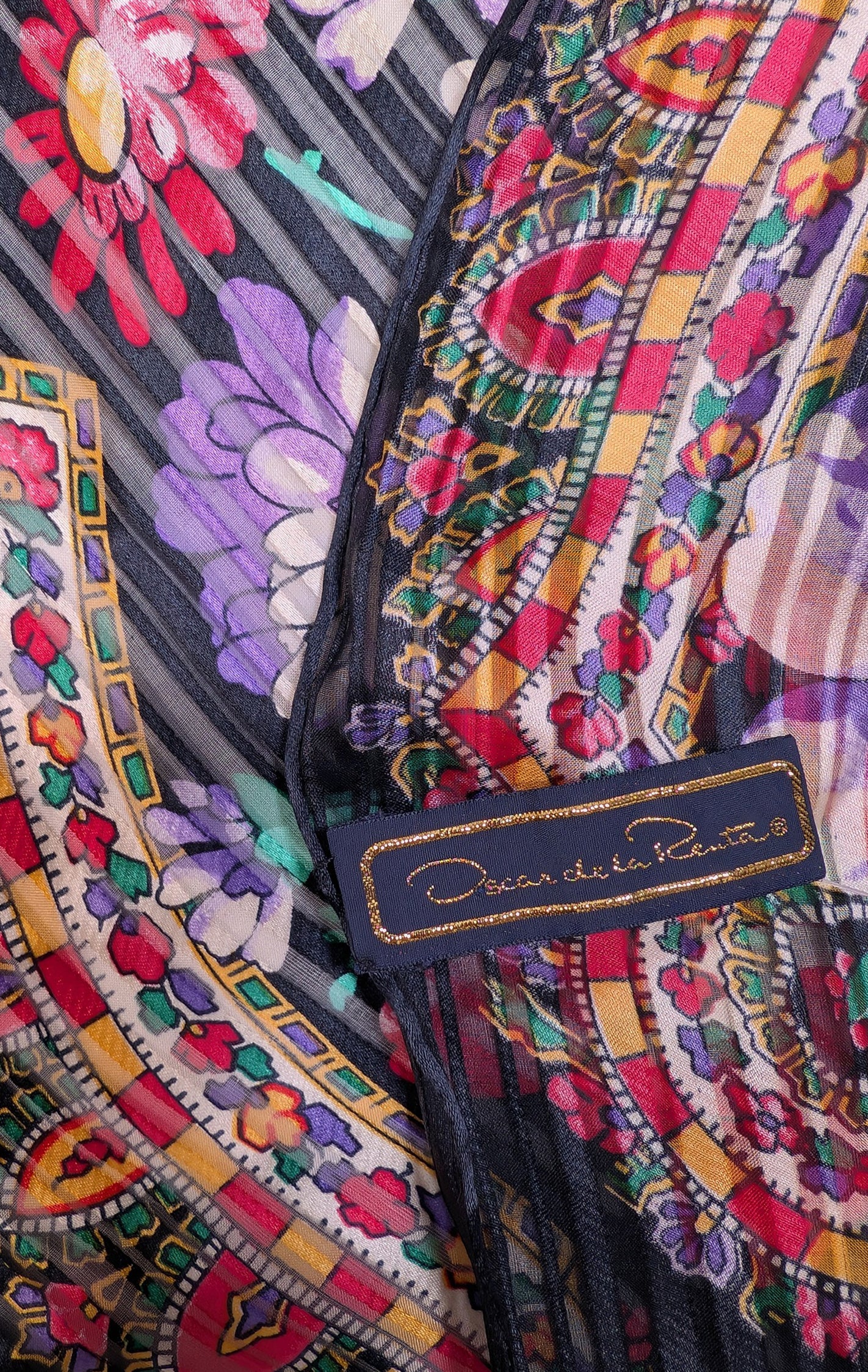 Oscar de la Renta - Stunning Navy & Multi - Color Floral Silk Scarf
