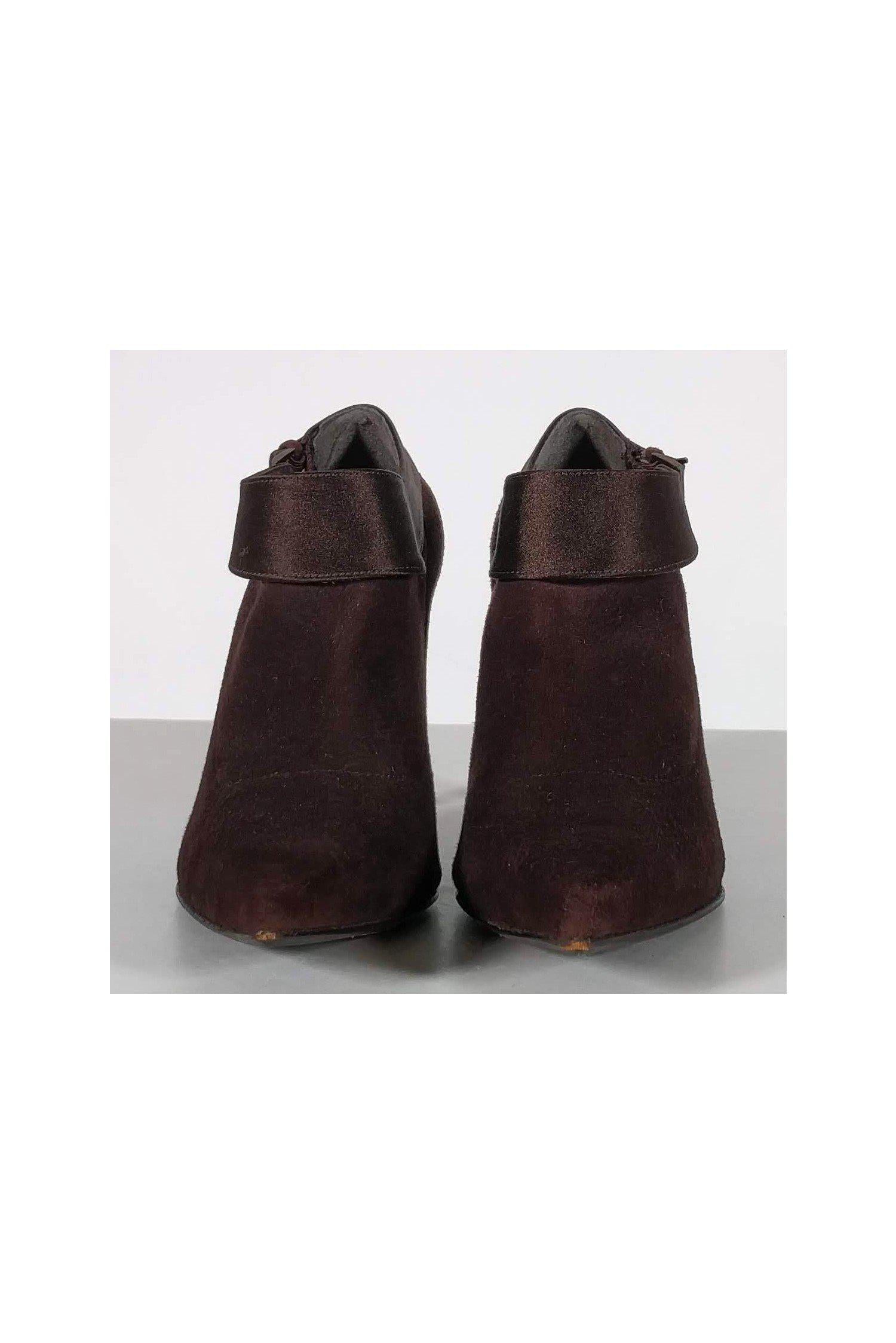 Stuart Weitzman's Gorgeous Skinny Pointed Brown Heels - Size 5.5