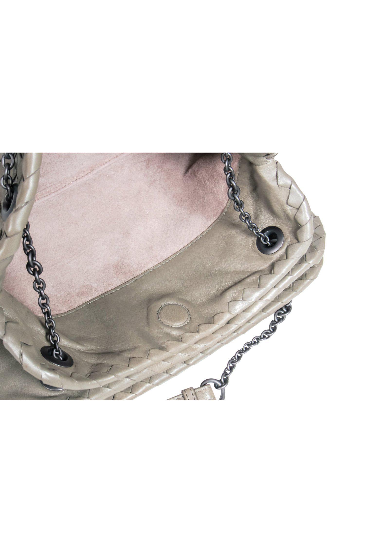 Bottega Veneta Olive Green Woven Chain Strap Handbag - A Chic Must-Have!