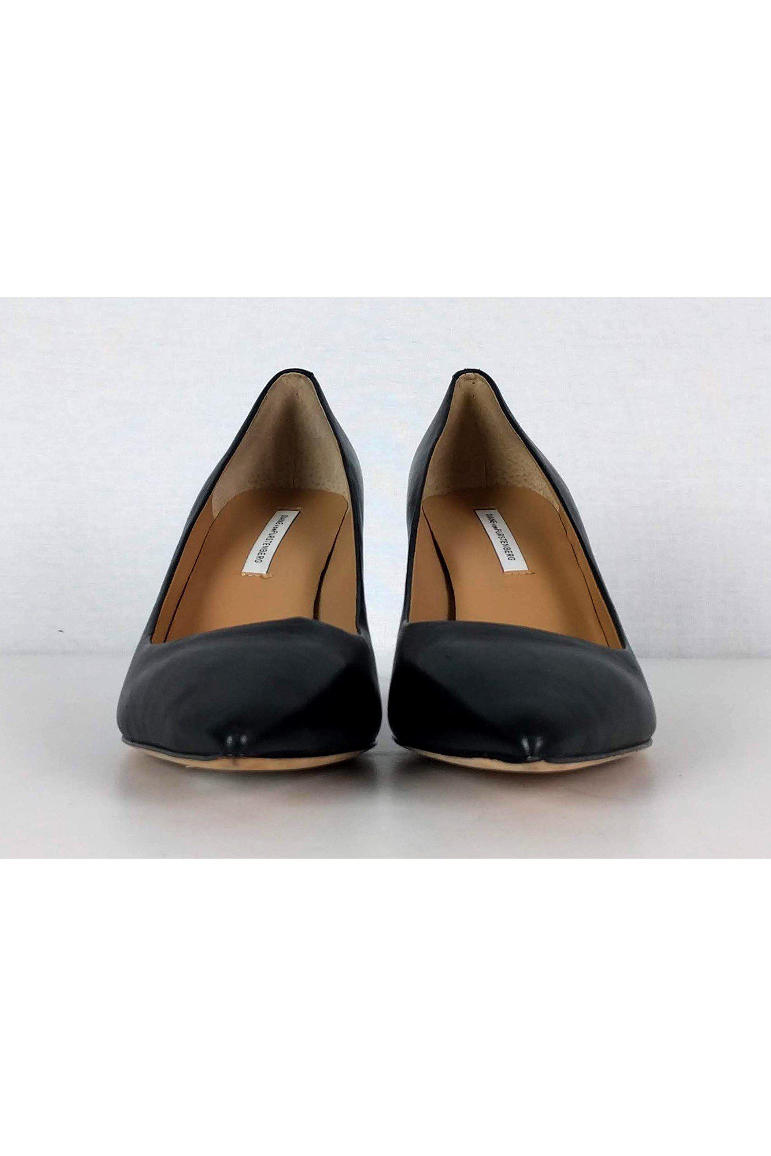Diane von Furstenberg - Stunning Black Leather Pointed Heels in Size 9.5