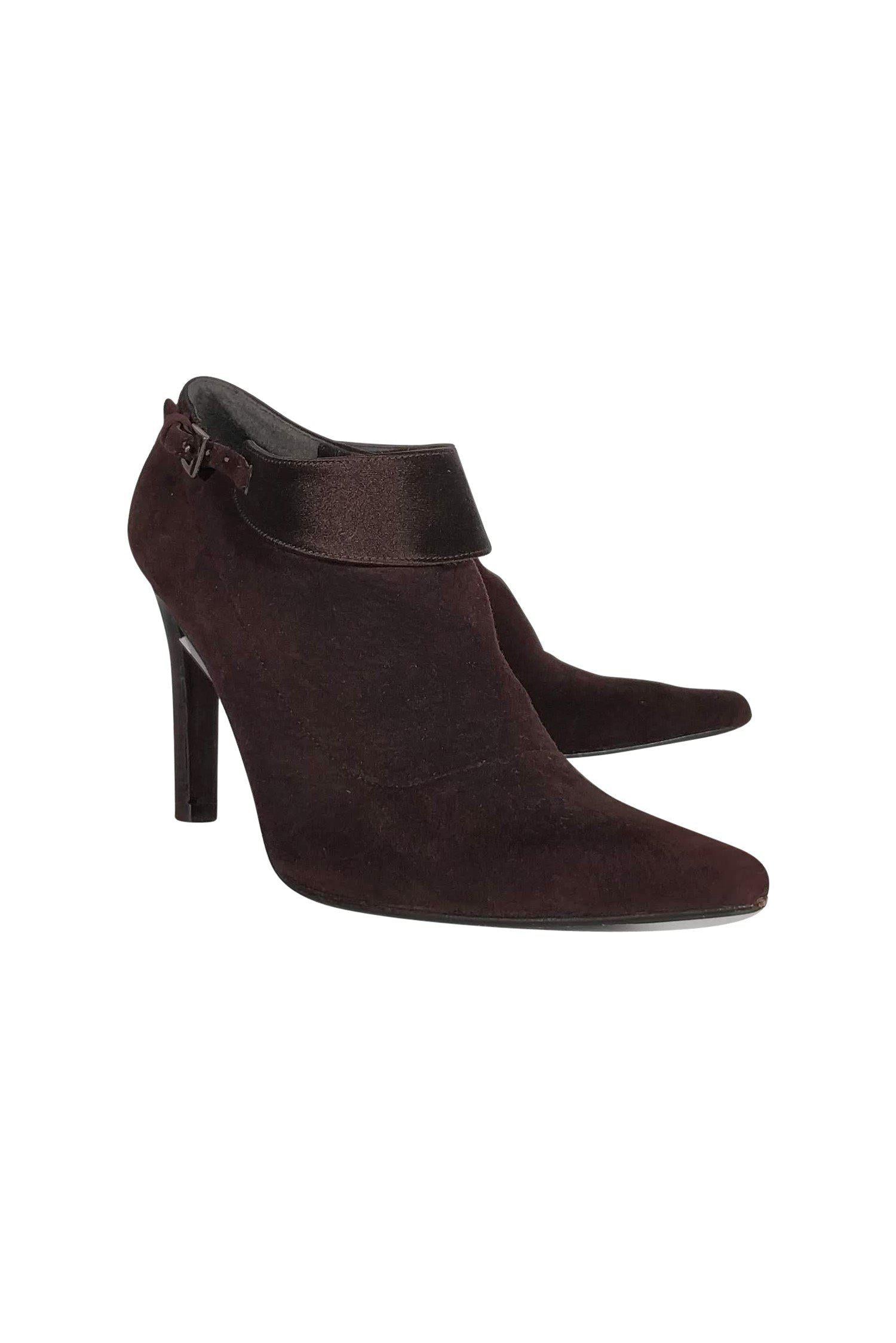 Stuart Weitzman's Gorgeous Skinny Pointed Brown Heels - Size 5.5