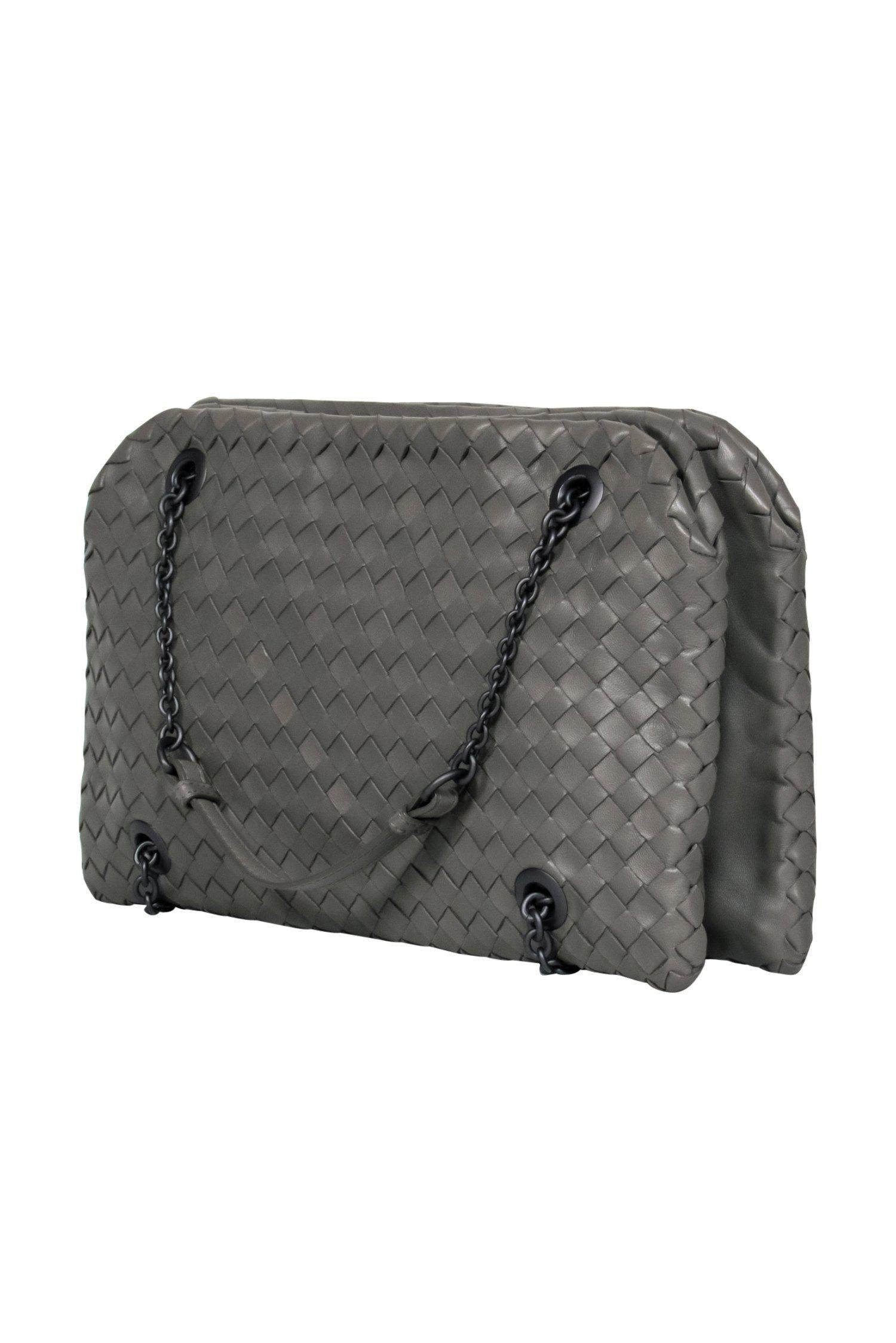 Bottega Veneta Olive Green Woven Chain Strap Handbag - A Chic Must-Have!
