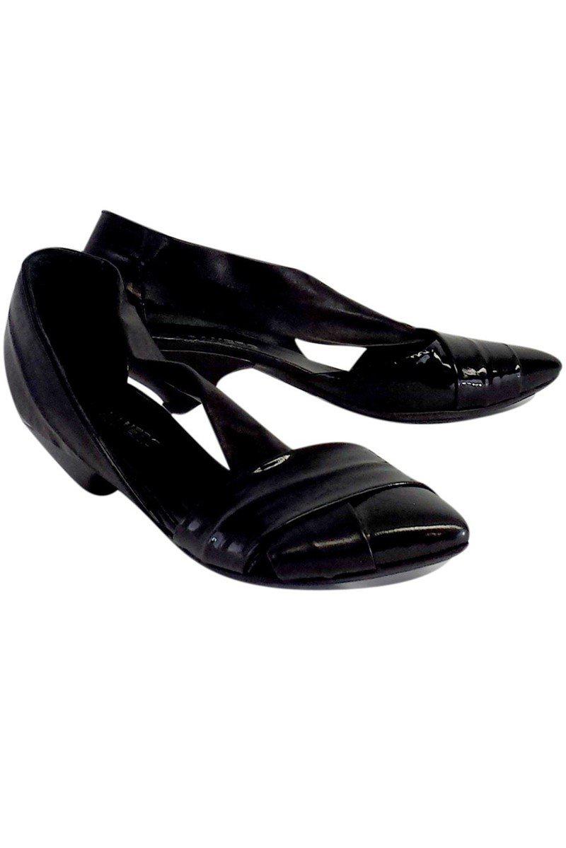 Elisanero's Stunning Black Leather Pointed Toe Low Heels - Size 6.5!