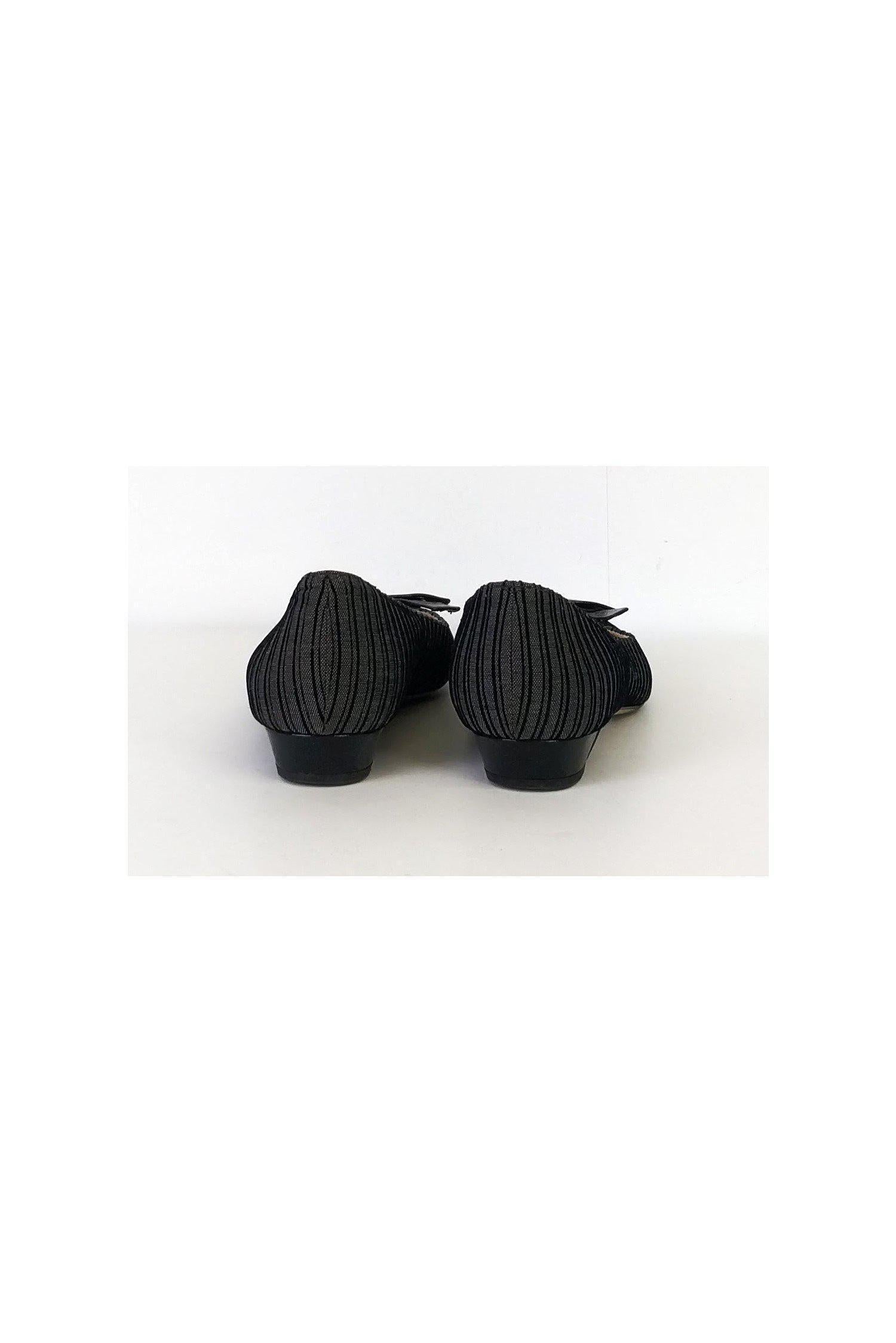 Gorgeous Black Striped Bow Flats - Size 8