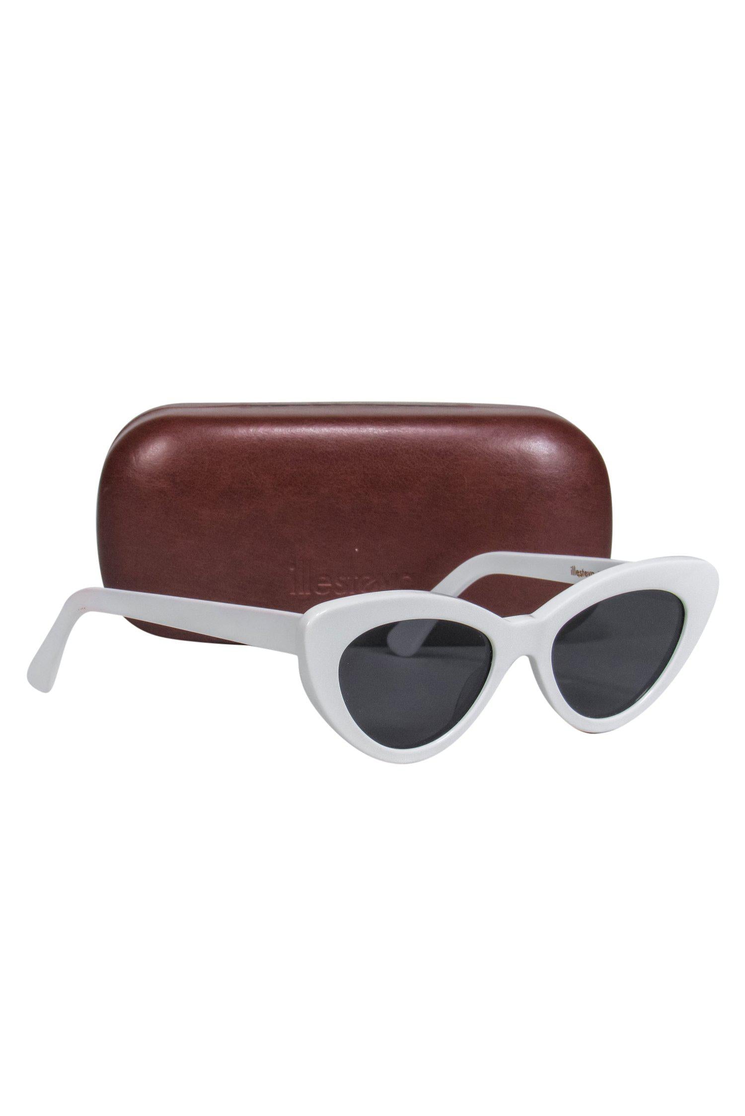 Illesteva White Cat Eye Sunglasses - Timeless Vintage Chic