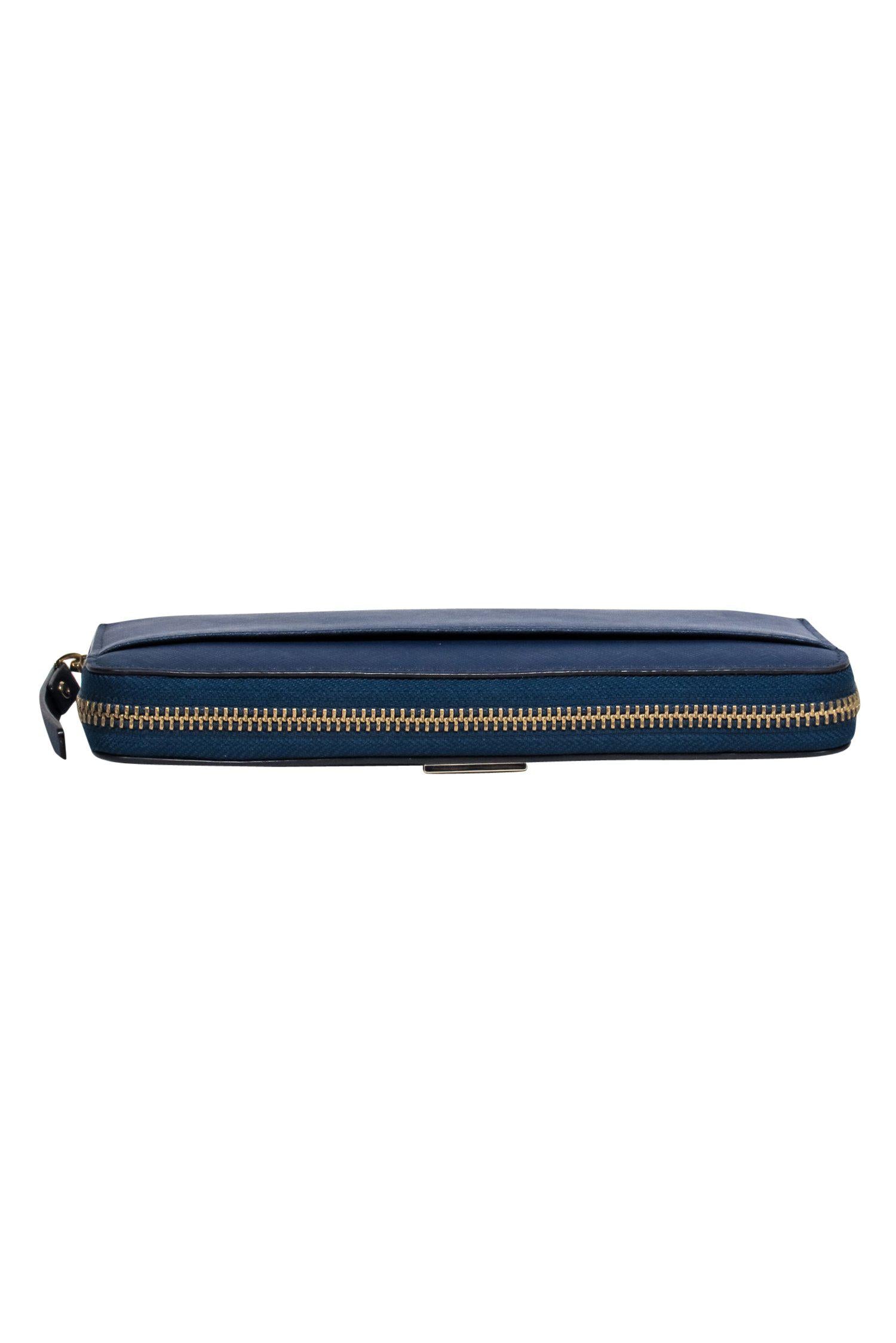 Kate Spade Navy Textured Leather Zipper Wallet - A Stylish Essential
