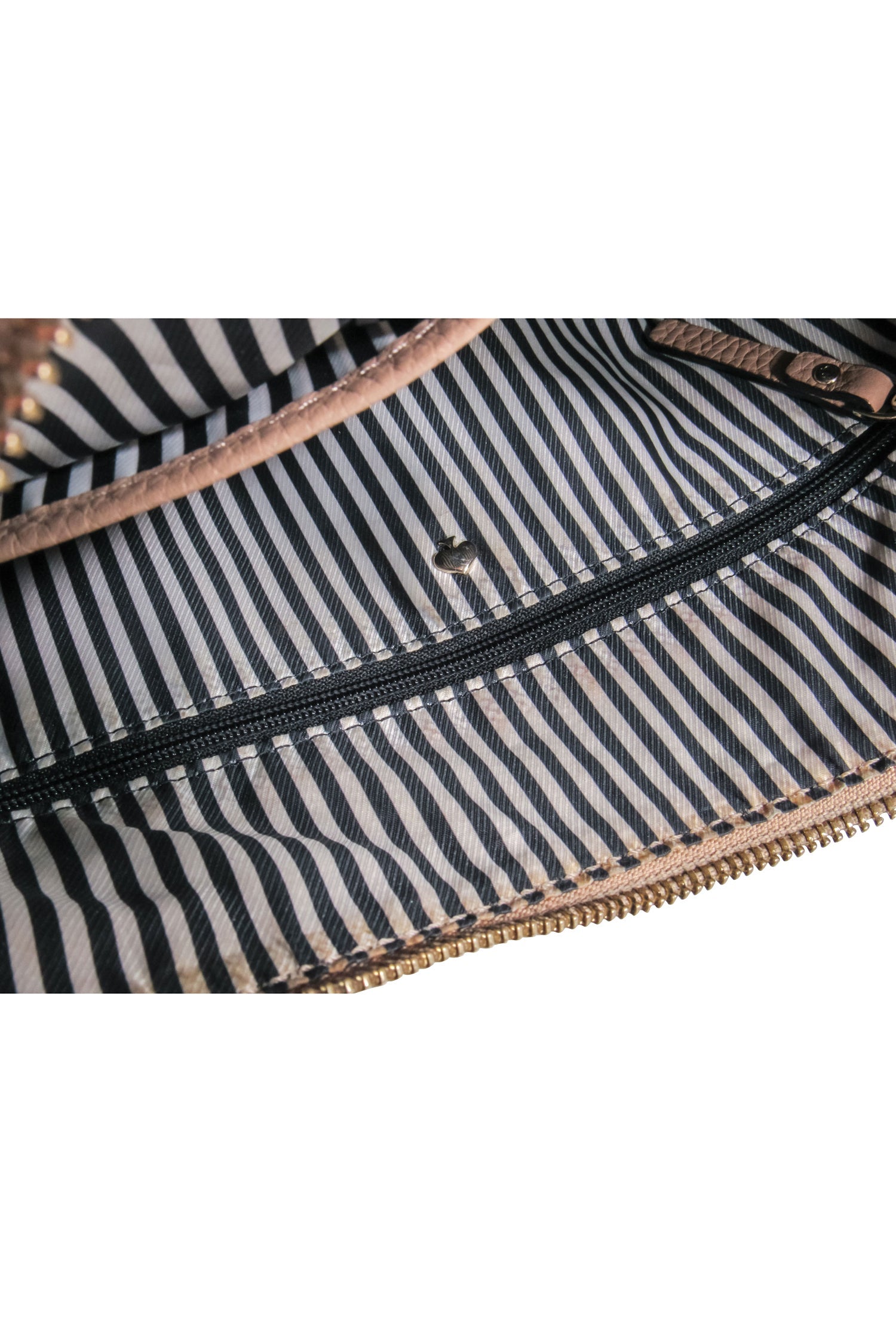 Kate Spade Beige Pebbled Leather Shoulder Bag - A Touch of Sophistication