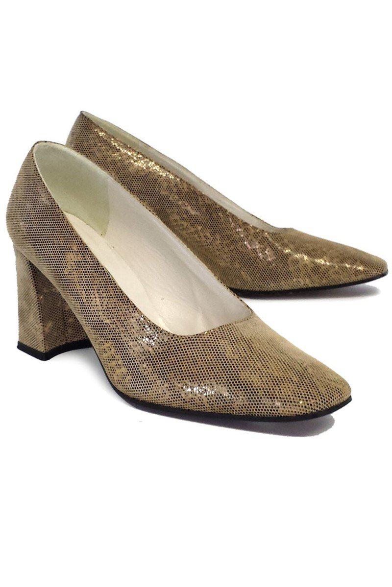 Stuart Weitzman's Gorgeous Gold Metallic Pumps - Size 7.5 - Grab Yours Now!