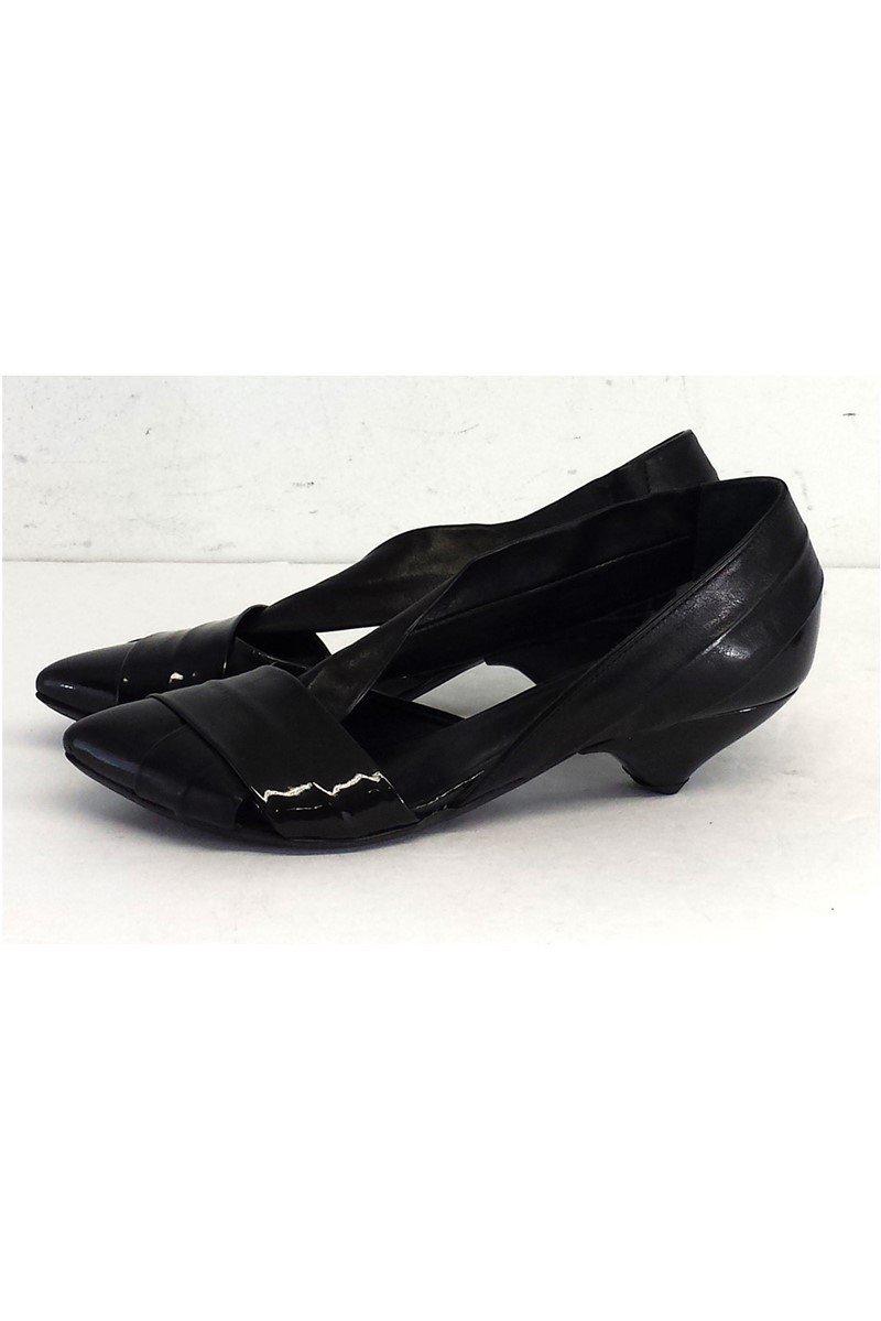 Elisanero's Stunning Black Leather Pointed Toe Low Heels - Size 6.5!