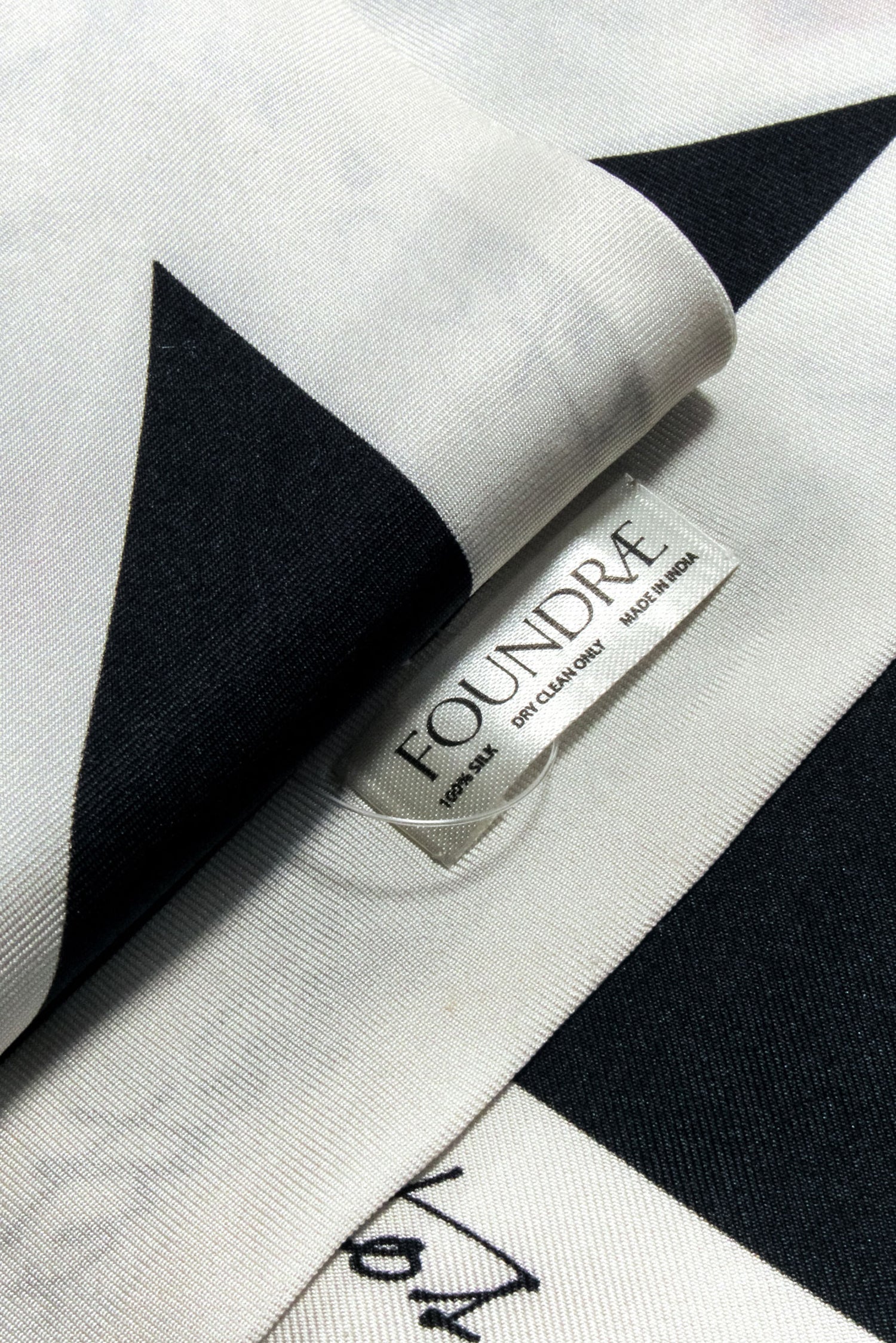 Foundrae - Stunning Black & White 100% Silk Scarf