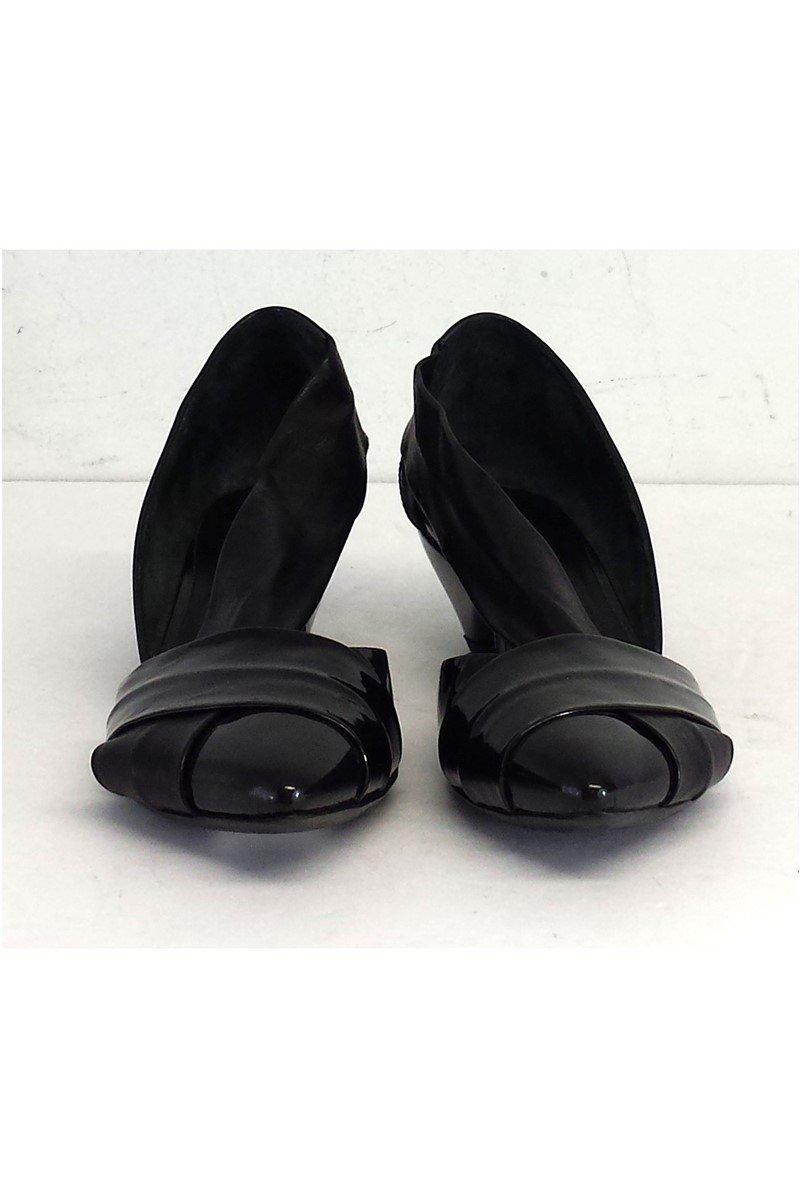 Elisanero's Stunning Black Leather Pointed Toe Low Heels - Size 6.5!