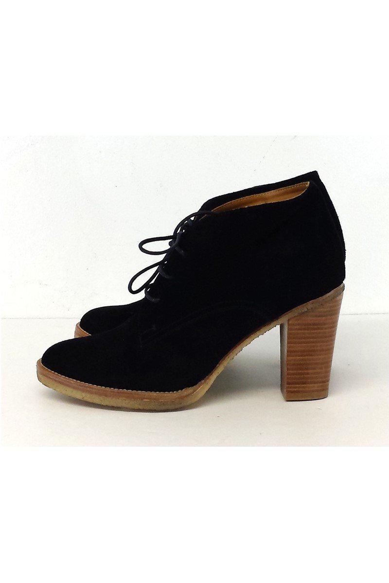 Ralph Lauren's Stunning Black Suede Lace-Up Ankle Boots in Size 9.5 - Grab Yours Now!
