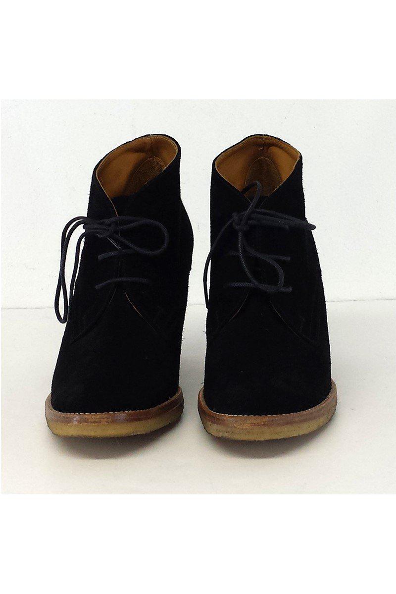 Ralph Lauren's Stunning Black Suede Lace-Up Ankle Boots in Size 9.5 - Grab Yours Now!