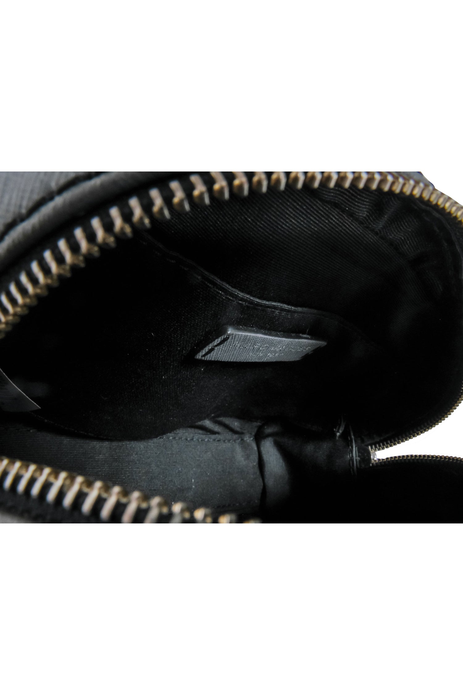 Marc Jacobs Gray Textured Leather Crossbody: A Fashion Must-Have