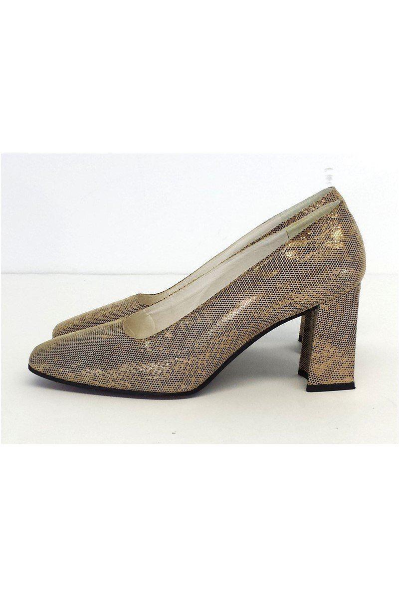 Stuart Weitzman's Gorgeous Gold Metallic Pumps - Size 7.5 - Grab Yours Now!