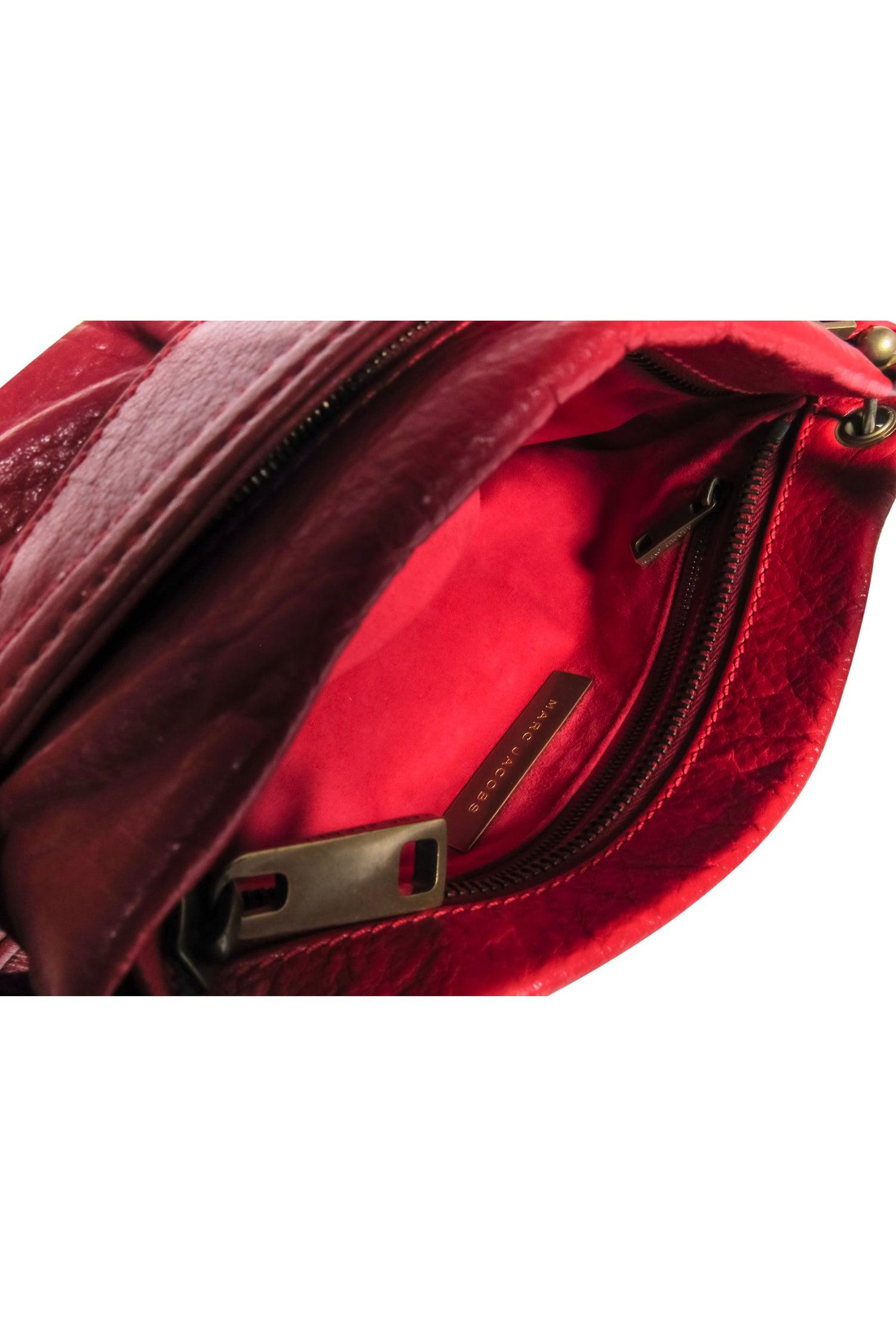 Marc Jacobs Vintage Red Pebbled Leather Lola Pochette: A Fashion Icon!