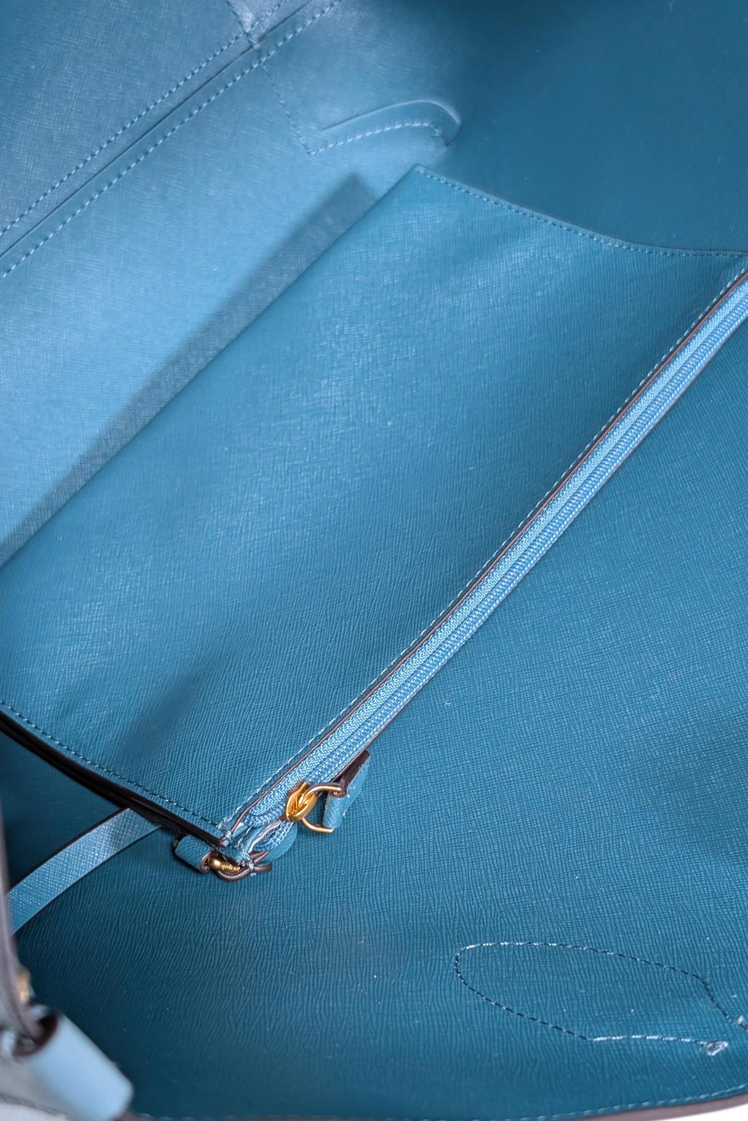 Kate Spade Light Aqua Blue Tote Bag with Detachable Wristlet - A Stylish Spring Essential