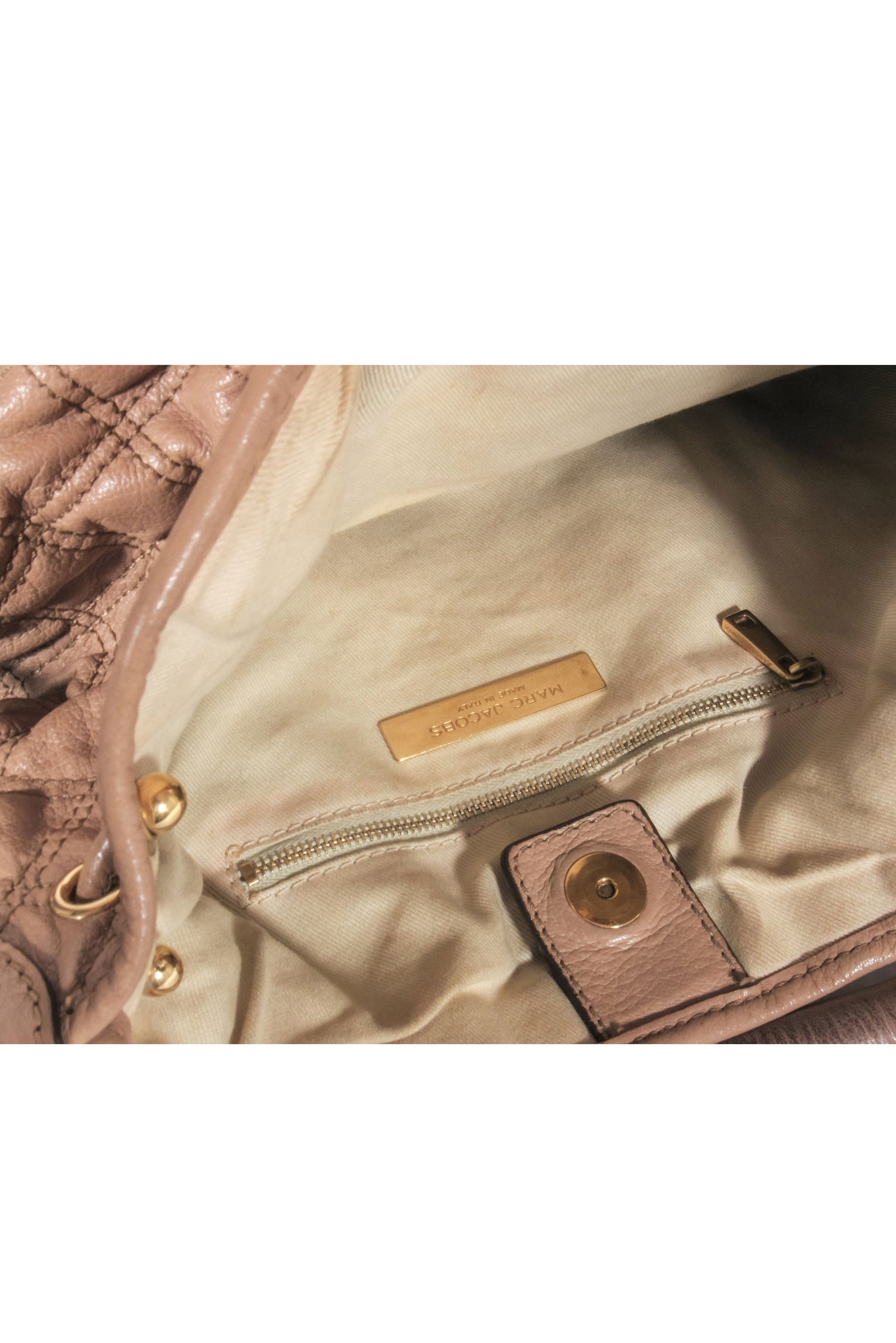 Marc Jacobs Beige Quilted Leather Stam - The Ultimate Fashion Upgrade