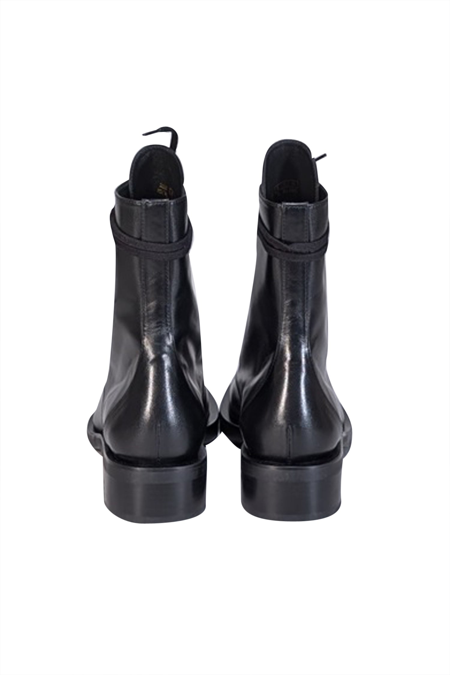 Stuart Weitzman - Stunning Black Leather Sondra Sleek Short Boots in Size 8