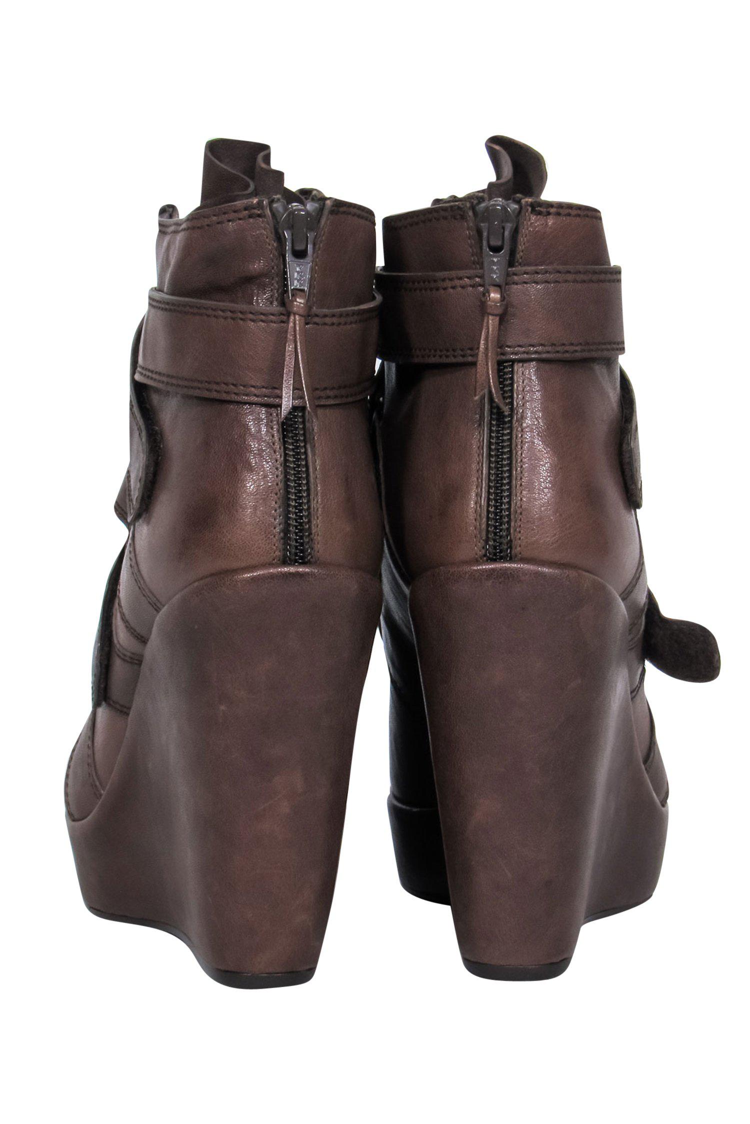 Stuart Weitzman Brown Leather Velcro Platform Ankle Booties - Size 8.5 - Fall Fashion Must-Have