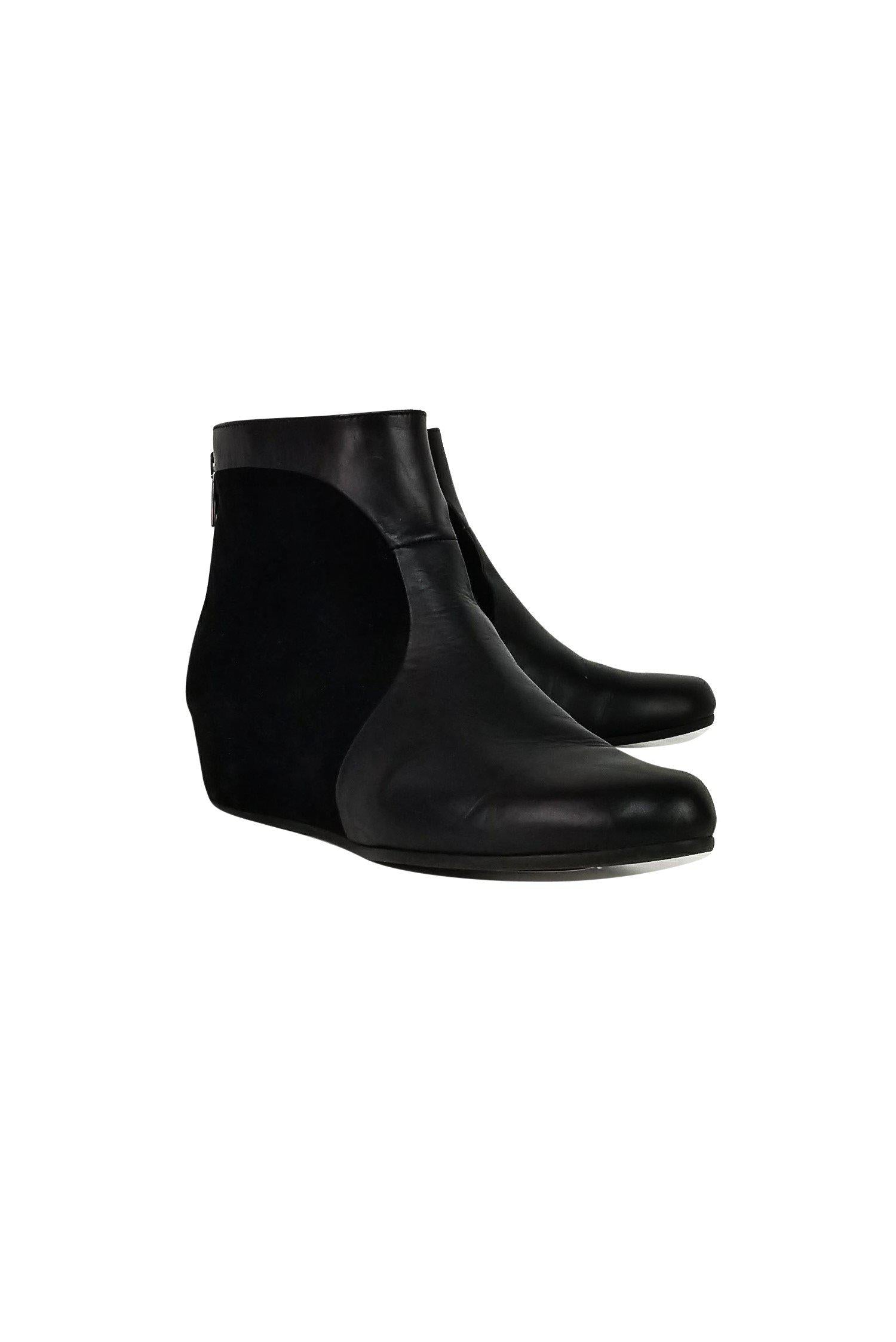 Aquatalia - Stylish Black Leather Booties Size 5