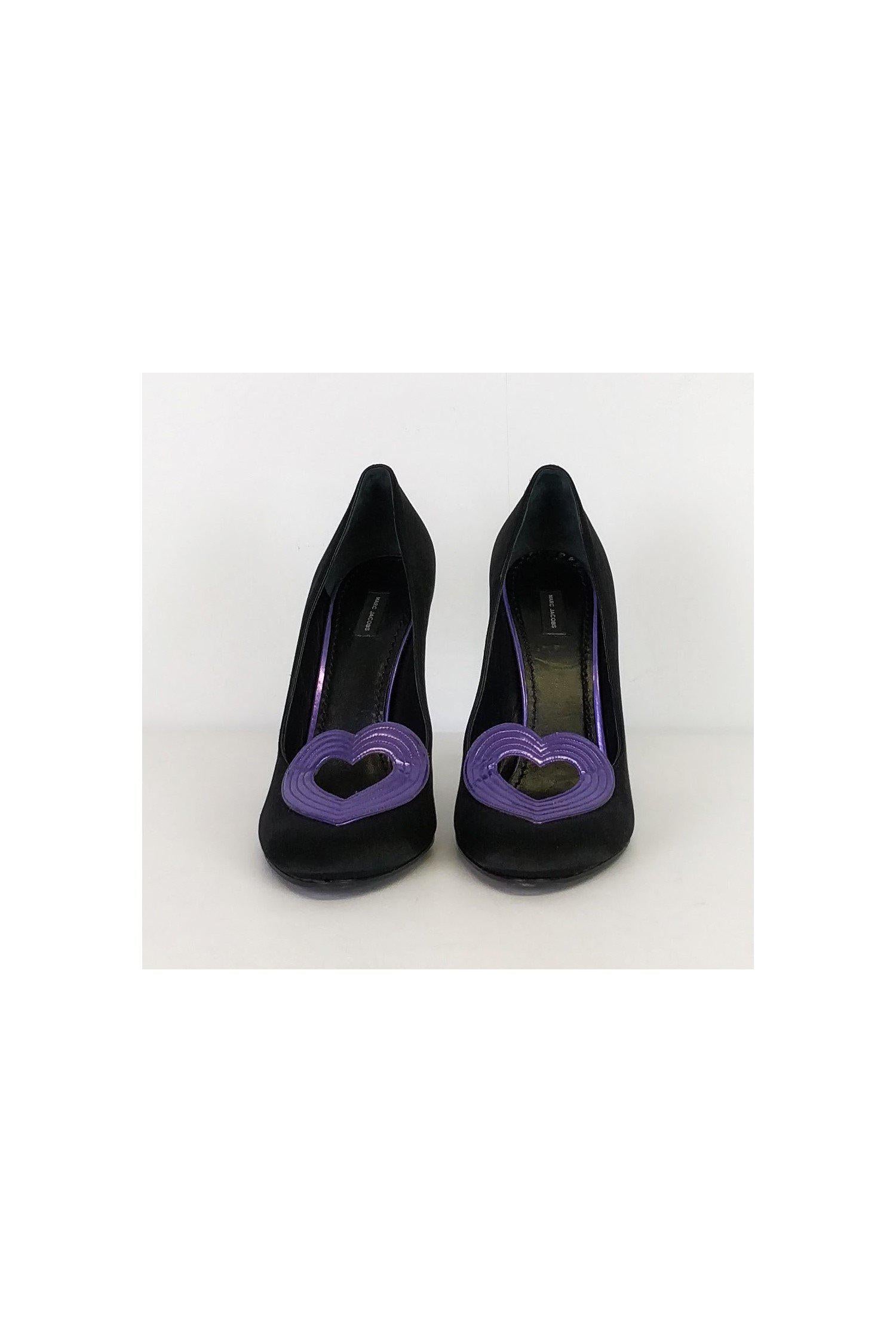 Marc Jacobs Black Satin Heart Pumps - Size 9: Irresistible Fashion!