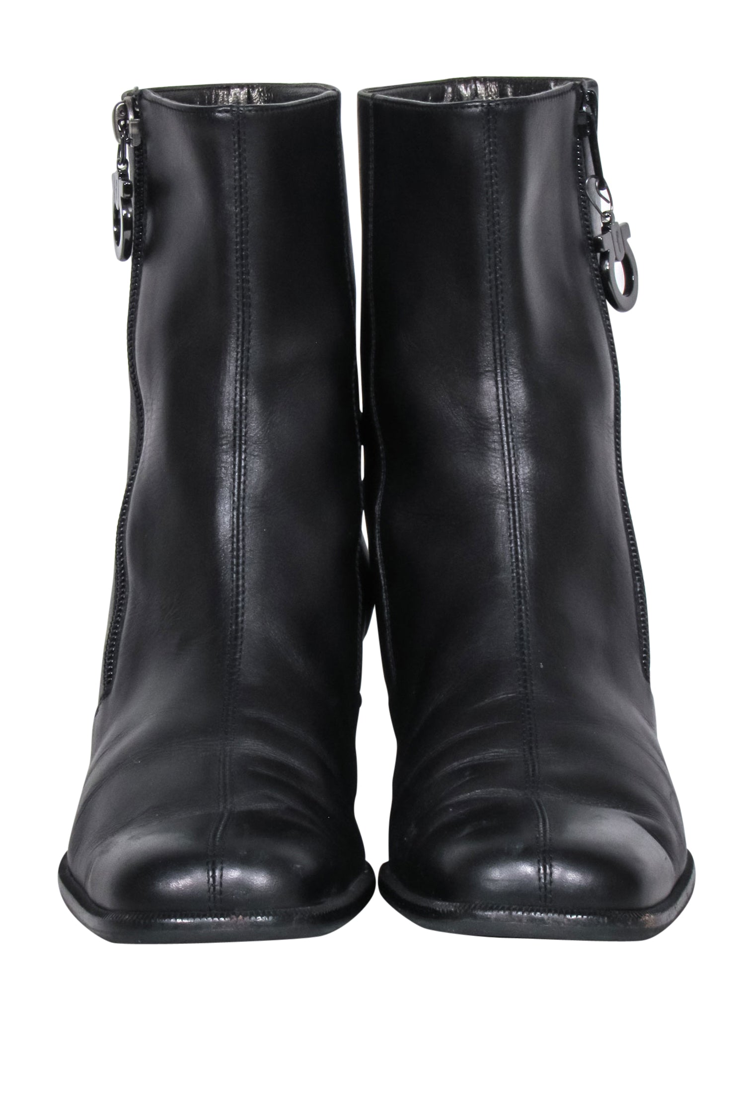 Ferragamo Black Leather Short Boots - Size 8.5: A Must-Have for Fall and Winter!