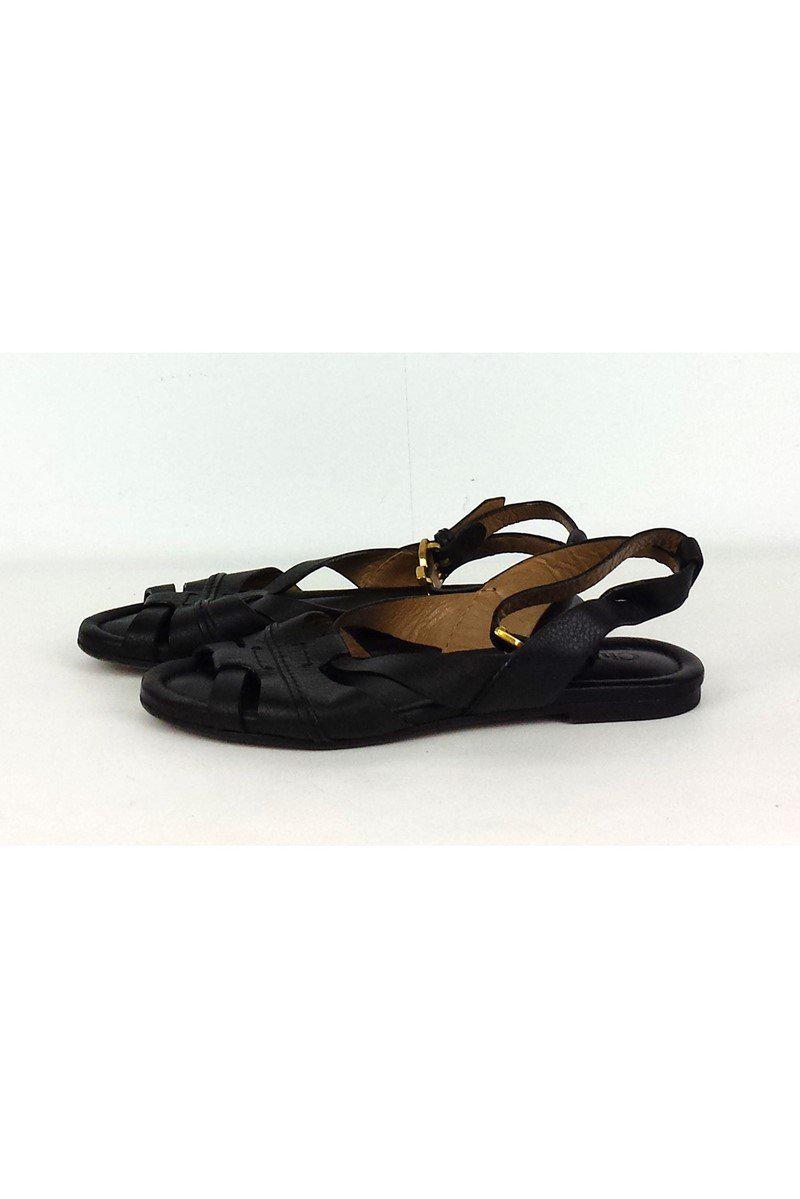Chloe's Stylish Black Leather Sandals - Size 5.5