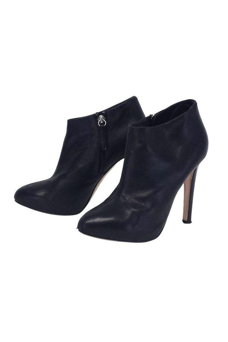 Giuseppe Zanotti's Stunning Black Leather Ankle Boots in Size 8.5 - Grab Yours Now!