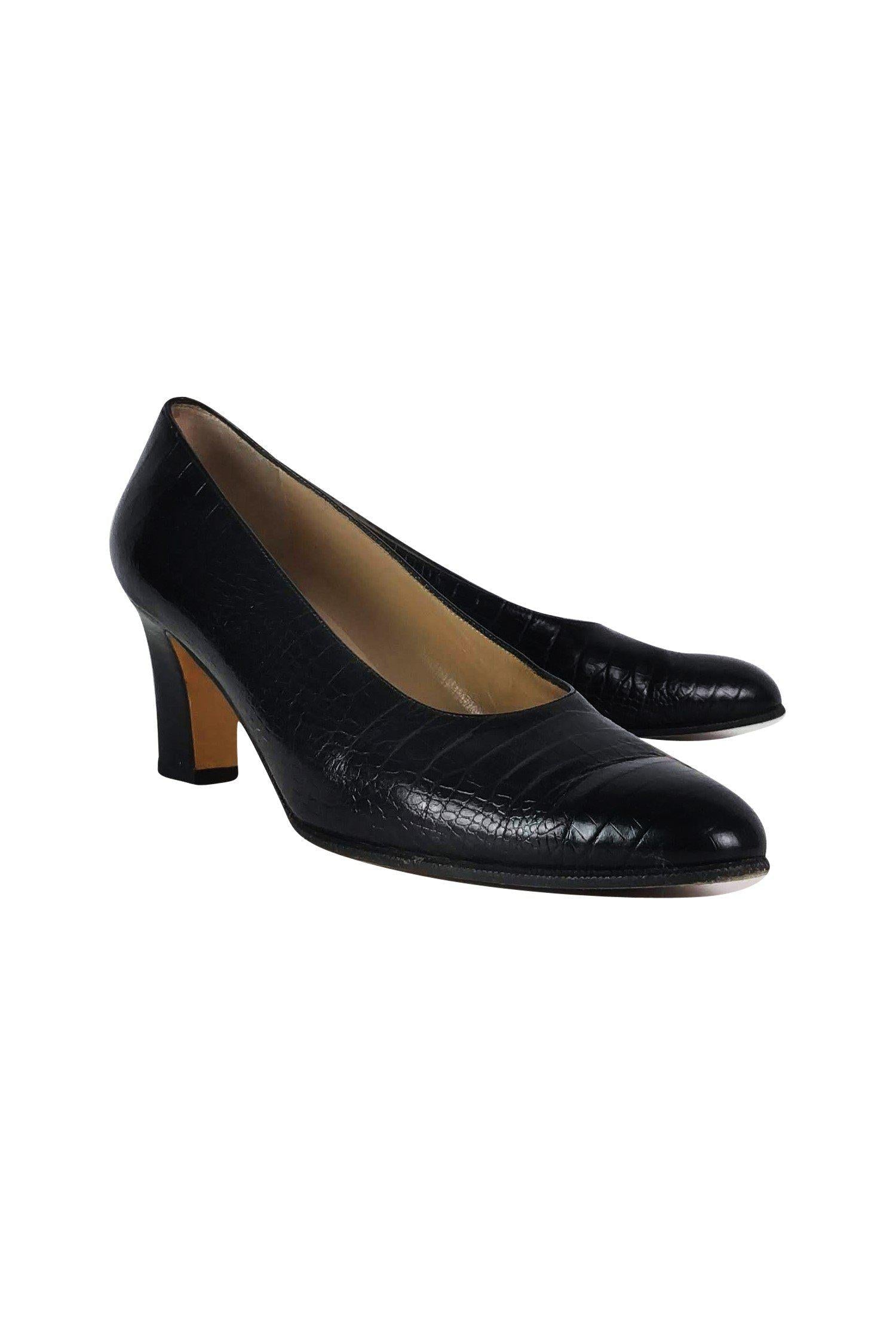 Ferragamo's Stunning Black Leather Embossed Pumps in Size 9.5 - Grab Yours Now!