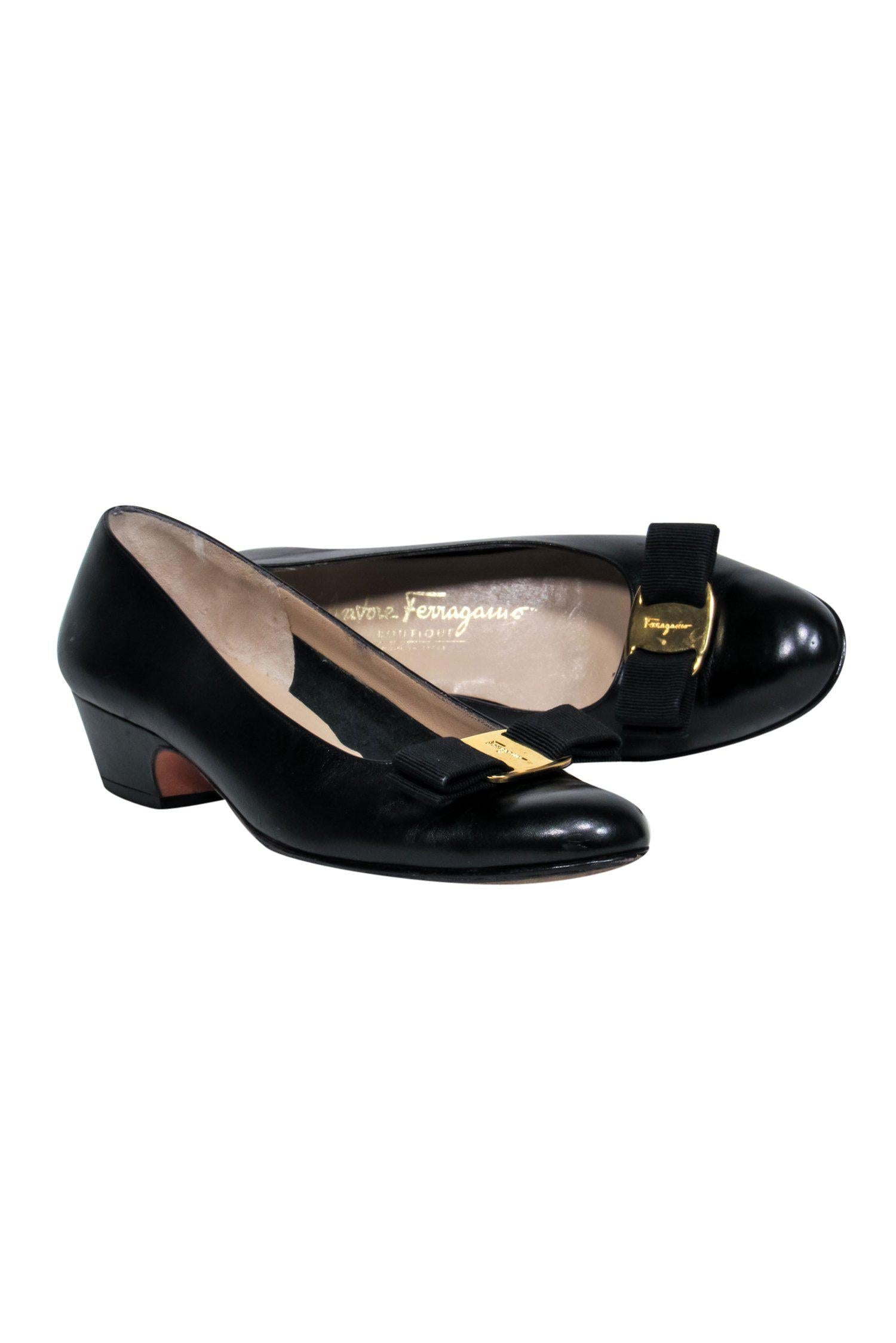 Ferragamo Black Leather Ribbon Bow Block Heels - Size 7.5: Timeless Elegance