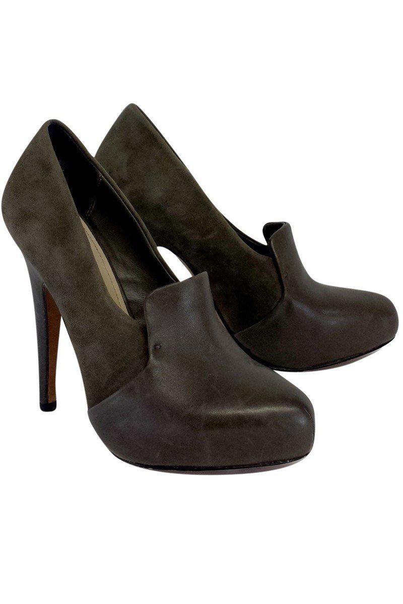 Classiques Entier Grey Suede & Leather Pumps - Size 8 - Fashion Forward!