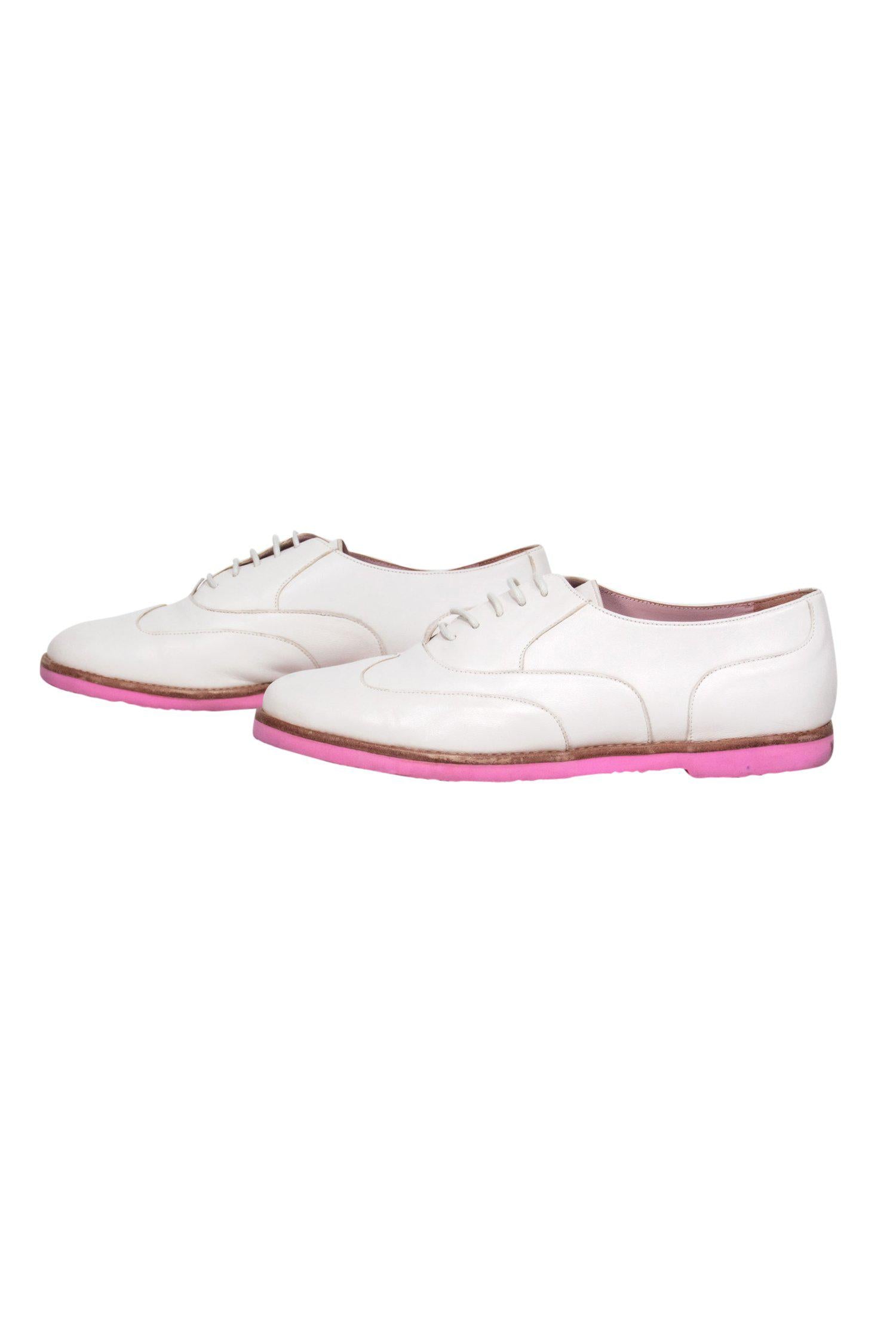 Pretty Ballerinas Cream Lace - Up Oxfords with Pink Sole - Size 6, a Feminine Fashion Must - Have