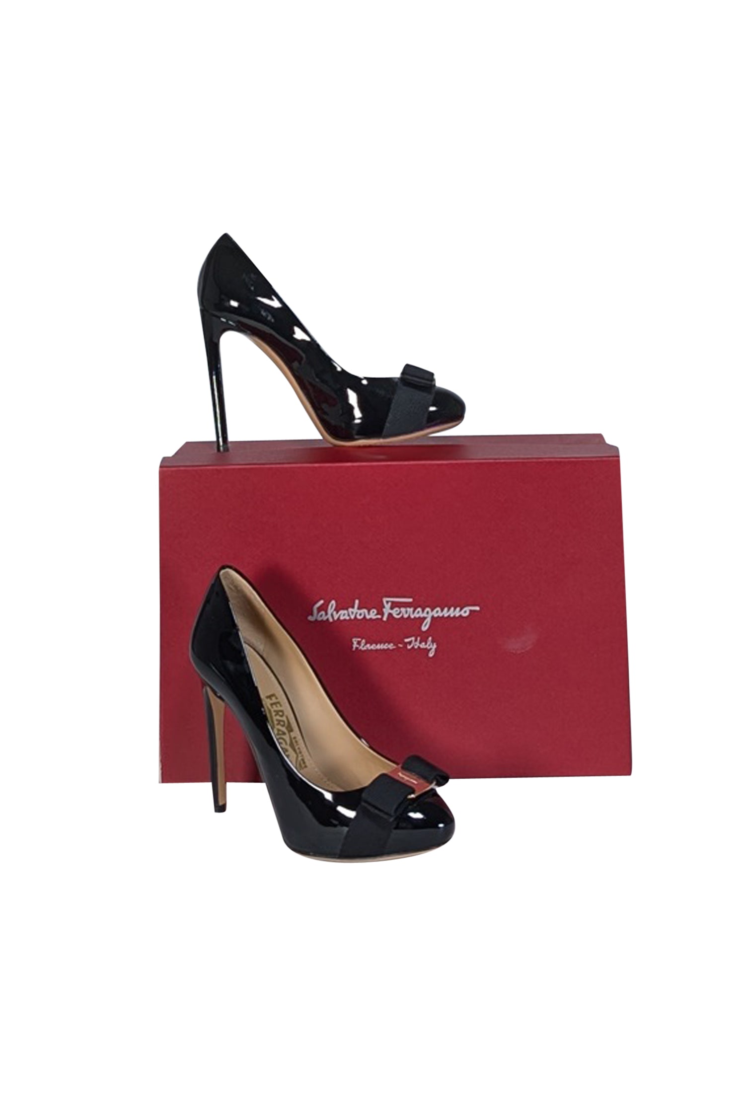 Ferragamo Black Patent Leather Bow Front Pumps - Size 5: Irresistible Style!