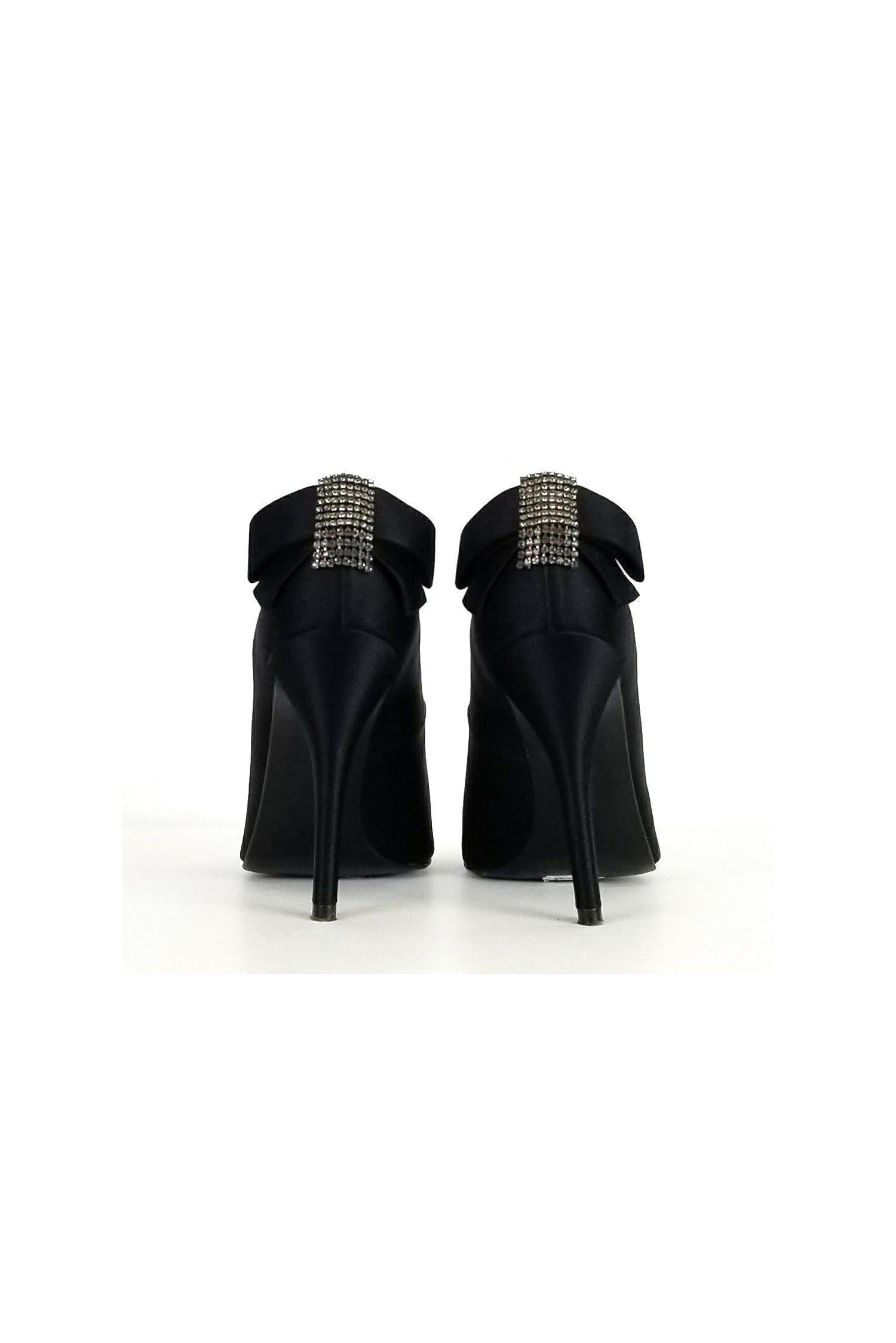 Stuart Weitzman Black Satin Bow Pumps - Size 7 - Elevate Your Evening!