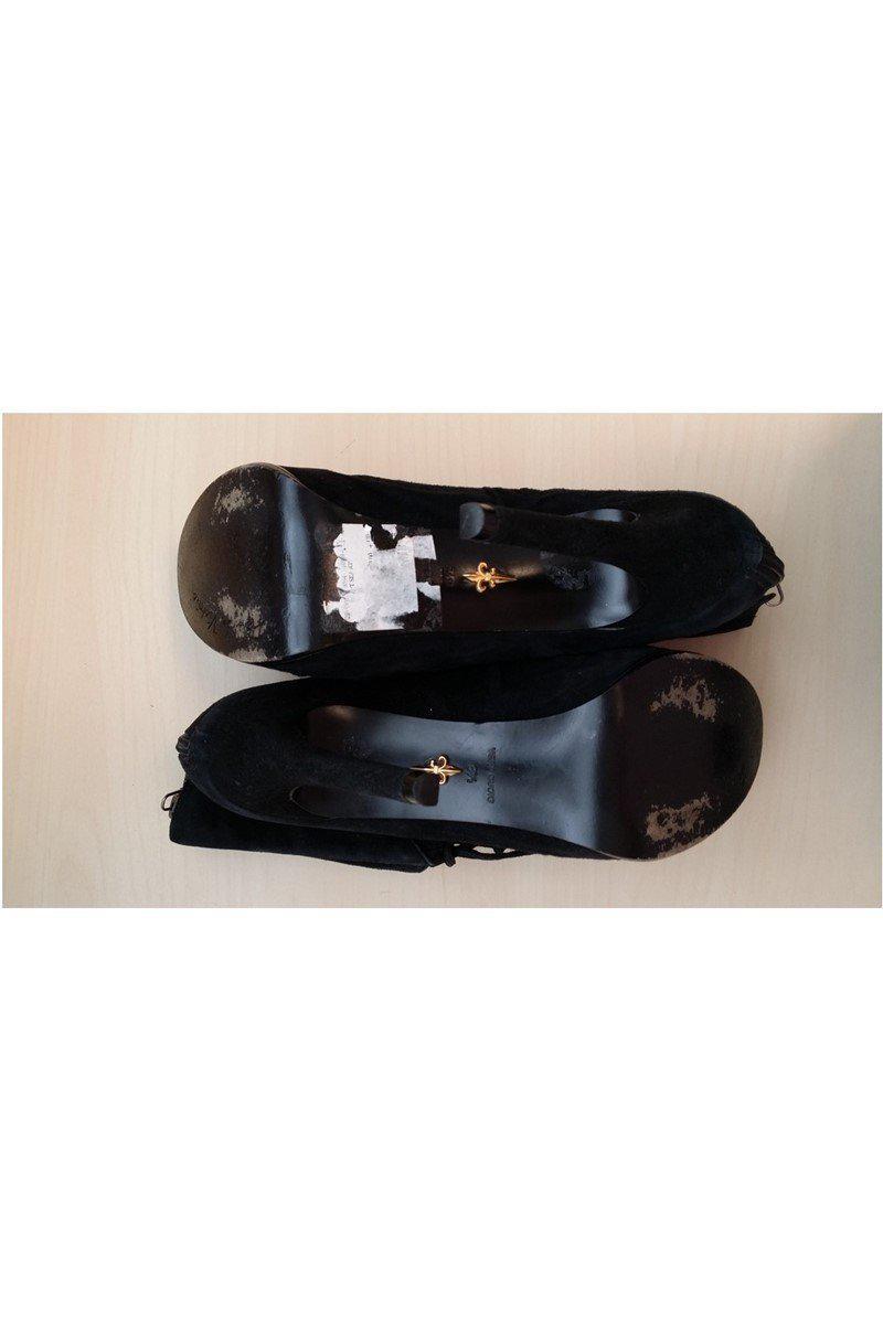 Pour La Victoire's Stunning Black Suede Platform Ankle Booties - Size 8.5