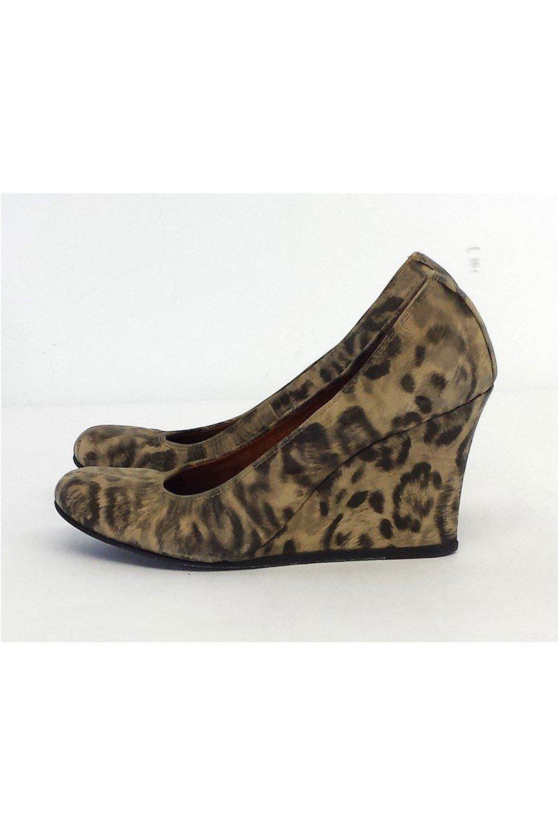 Gorgeous Lanvin Beige & Grey Leopard Print Leather Wedges in Size 5