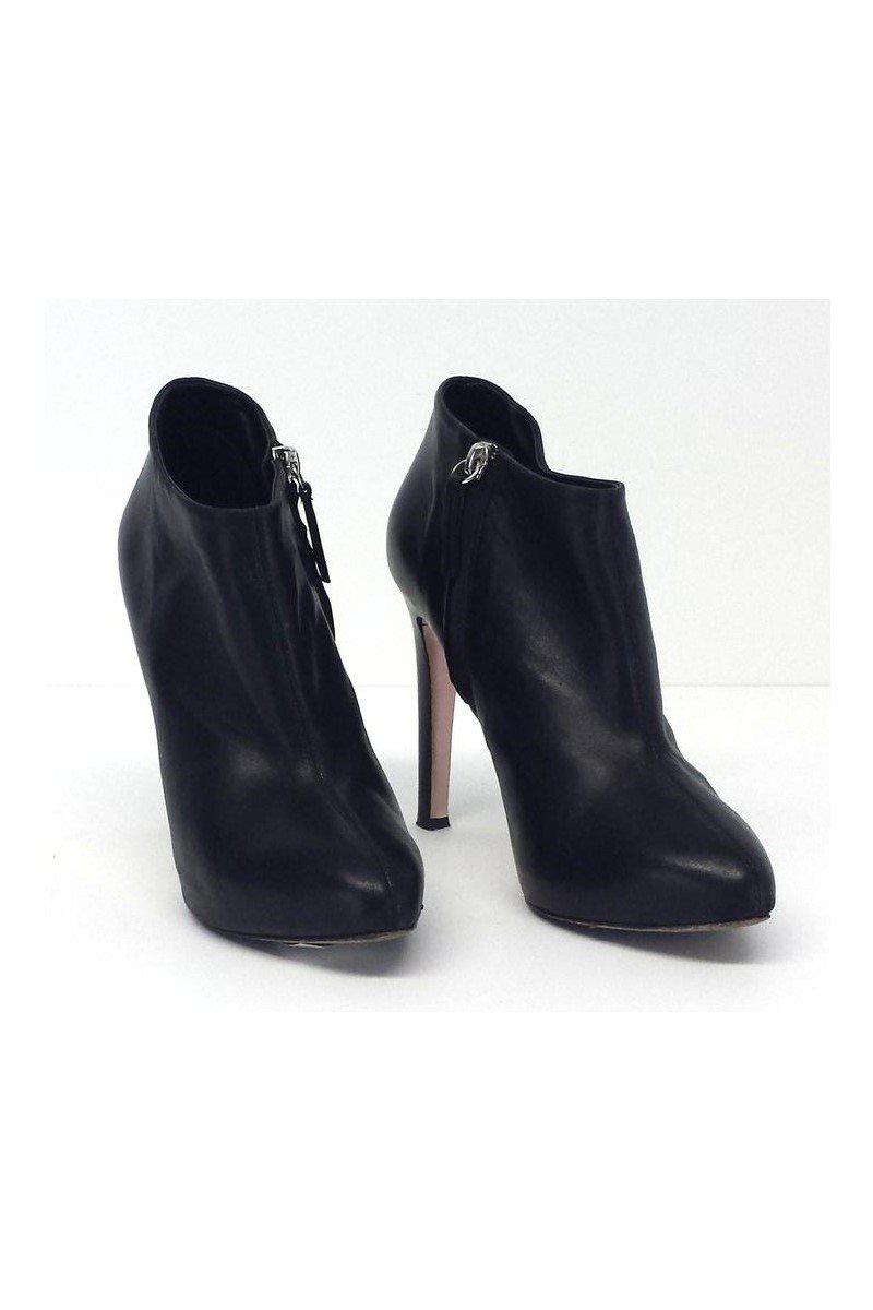 Giuseppe Zanotti's Stunning Black Leather Ankle Boots in Size 8.5 - Grab Yours Now!
