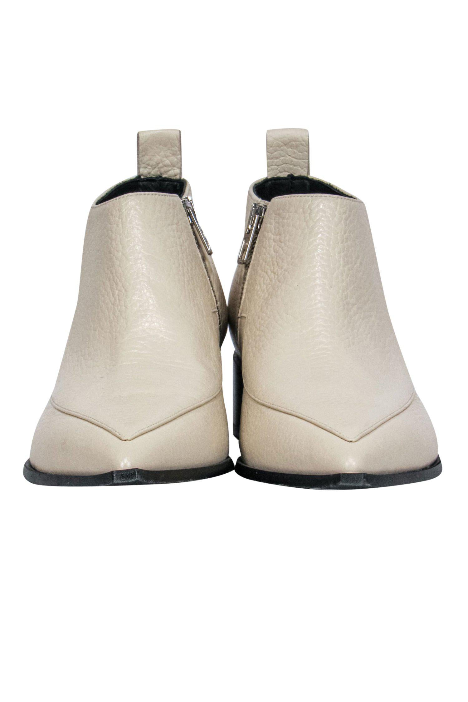 Everlane Ivory Leather Block Heel Ankle Booties - Size 8: Fall Fashion Must-Have!
