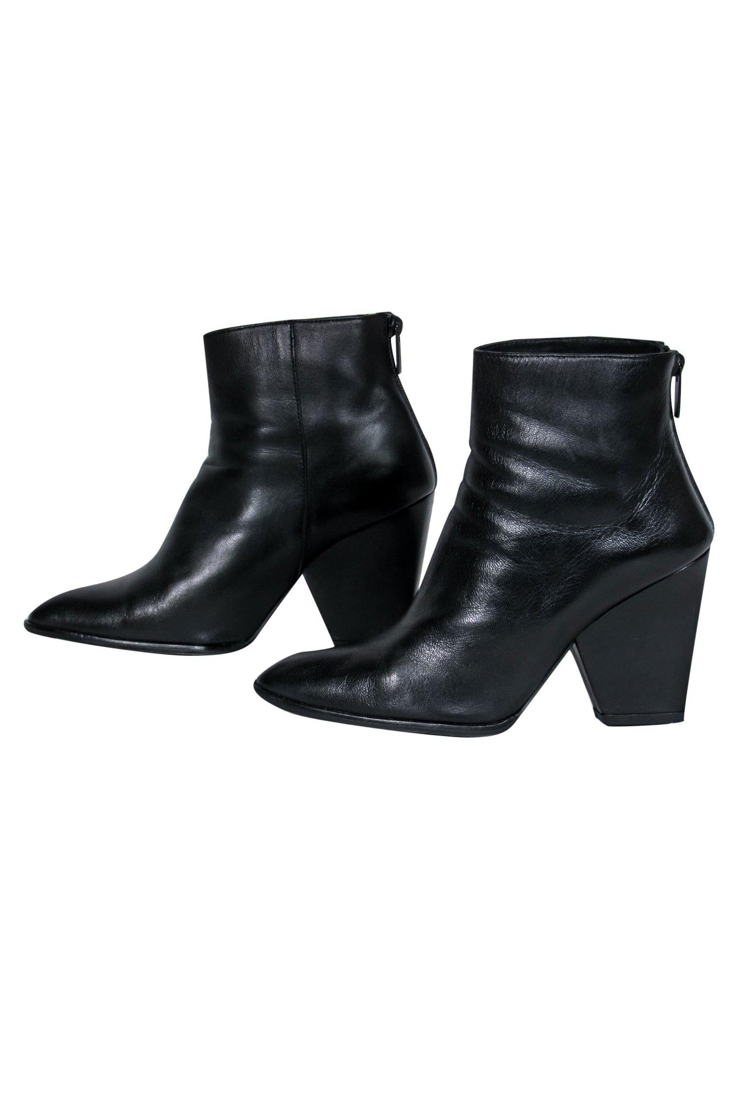 Stuart Weitzman Black Leather Pointed Toe Chunky Heel Booties - Size 7.5 - A Must - Have for Fall!