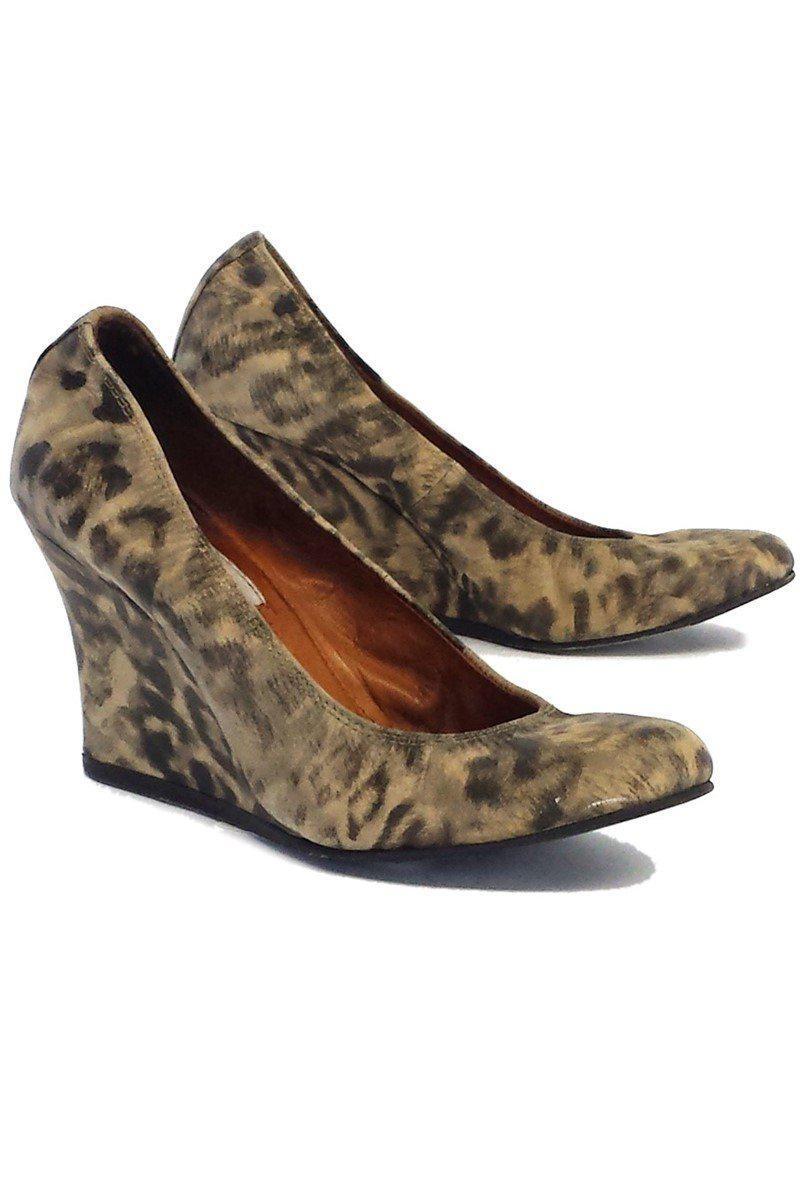 Gorgeous Lanvin Beige & Grey Leopard Print Leather Wedges in Size 5